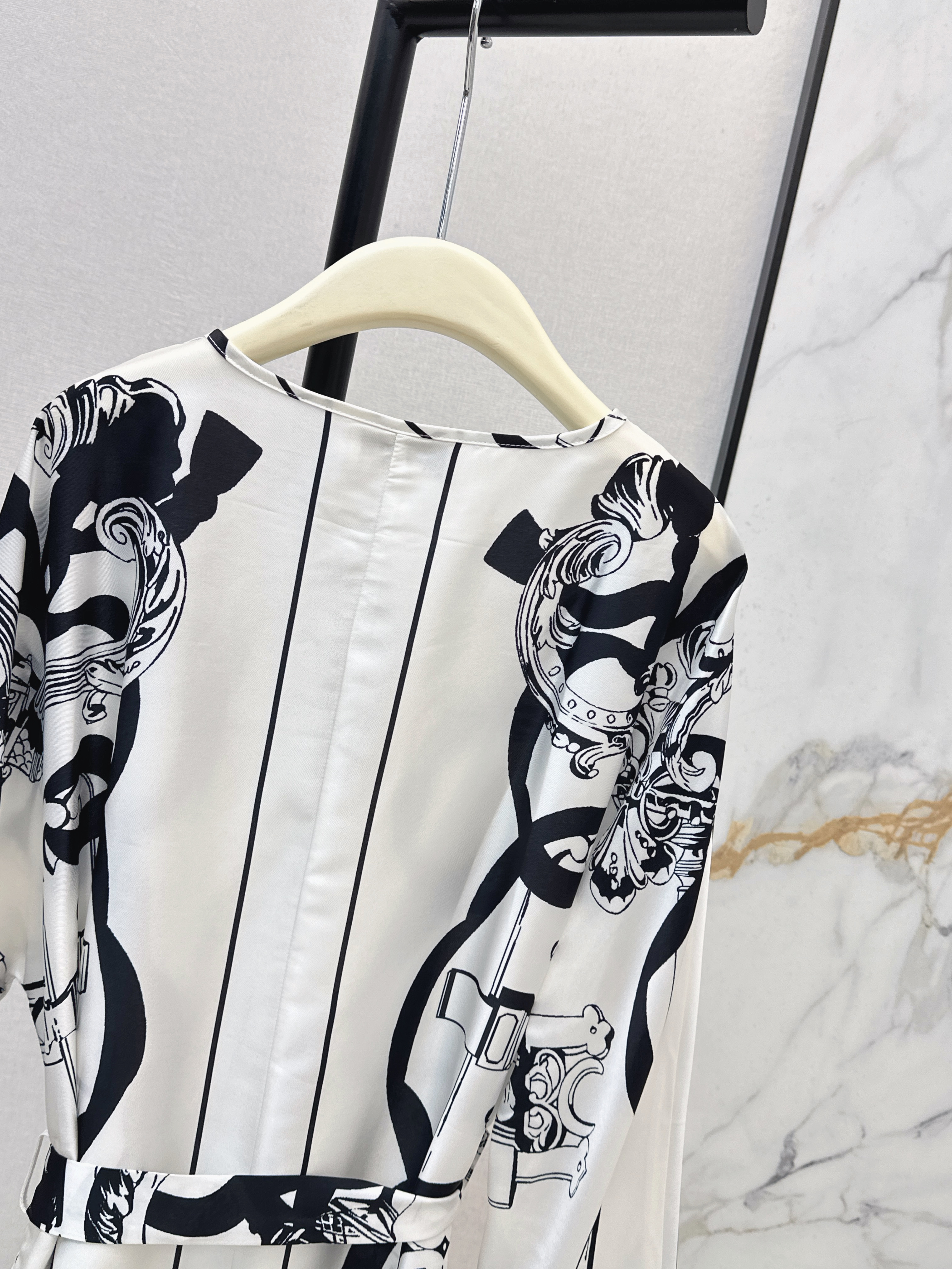 Her 26ss dolman sleeve silk dress