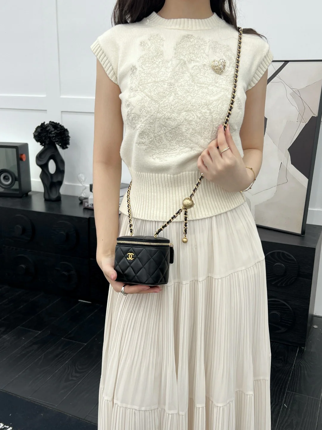 Chan chain shoulder bag with gold ball charm