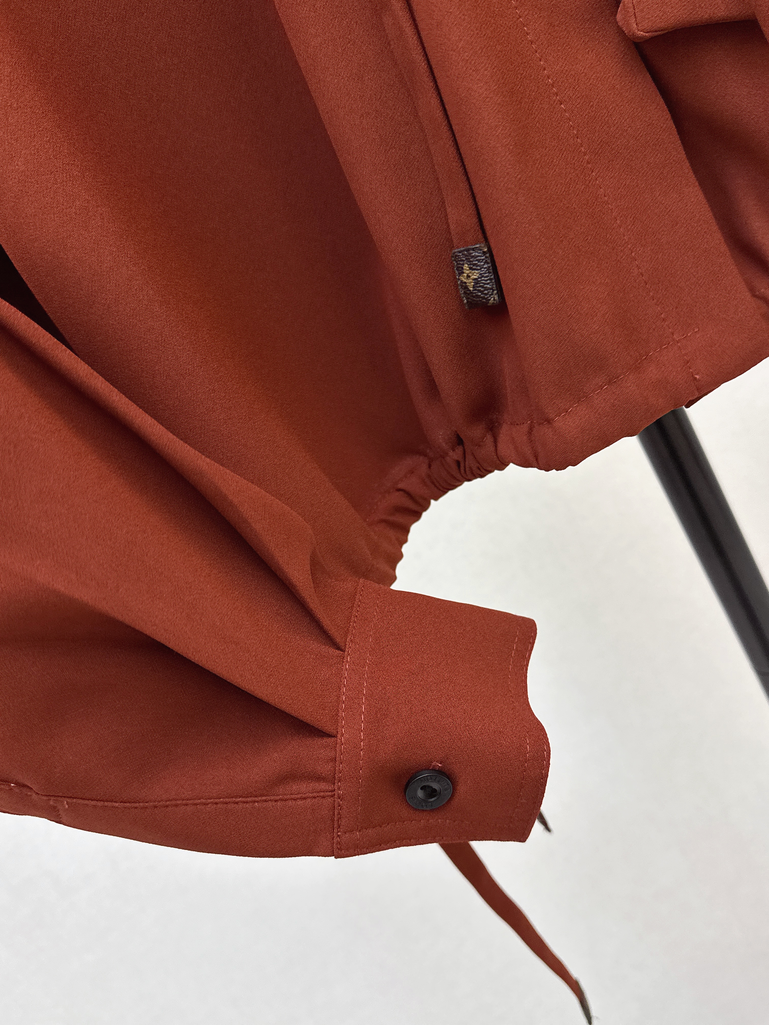 Loui 26ss hoodeddrawstring top