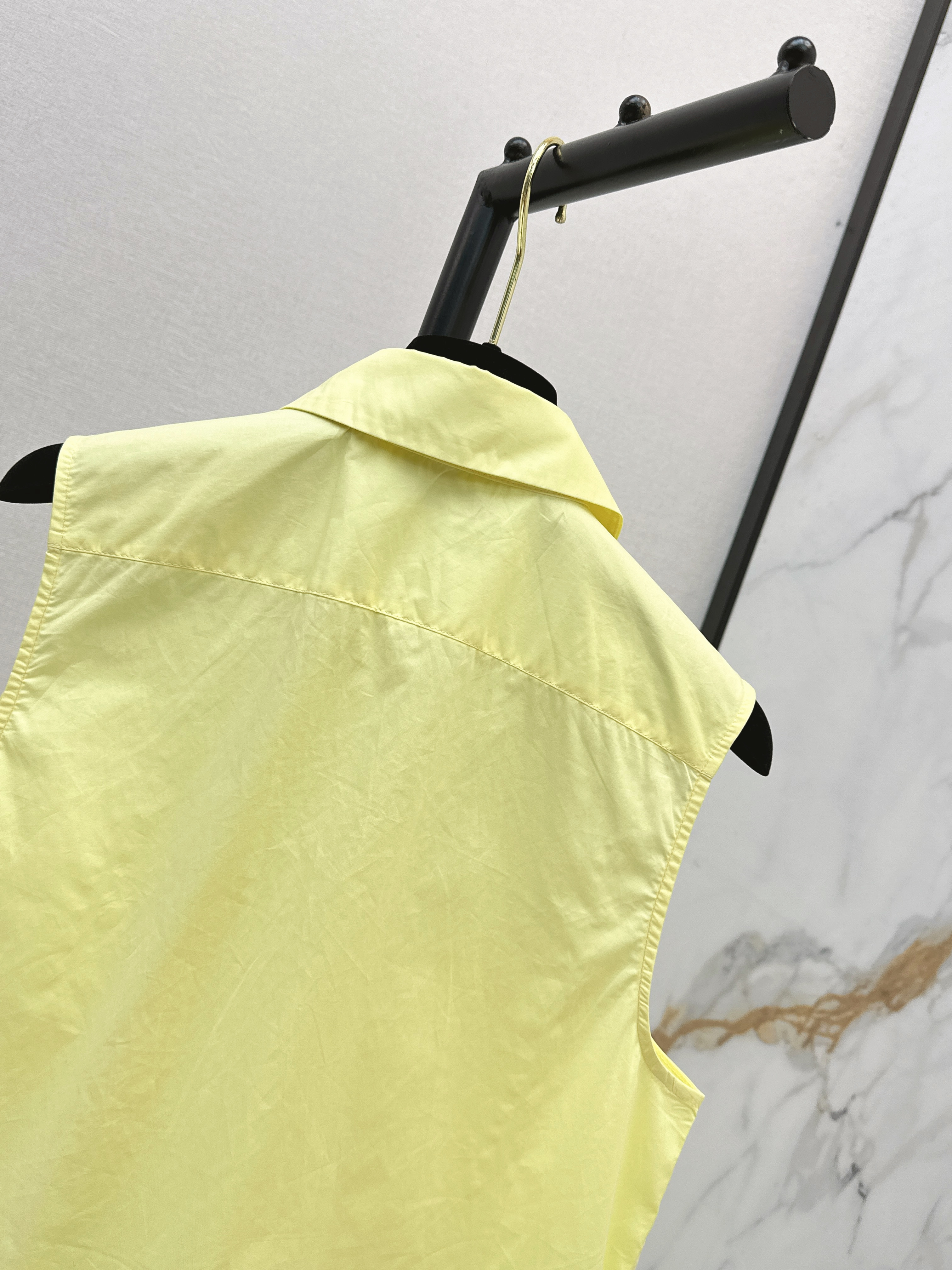 Chan 26ss sleeveless shirt