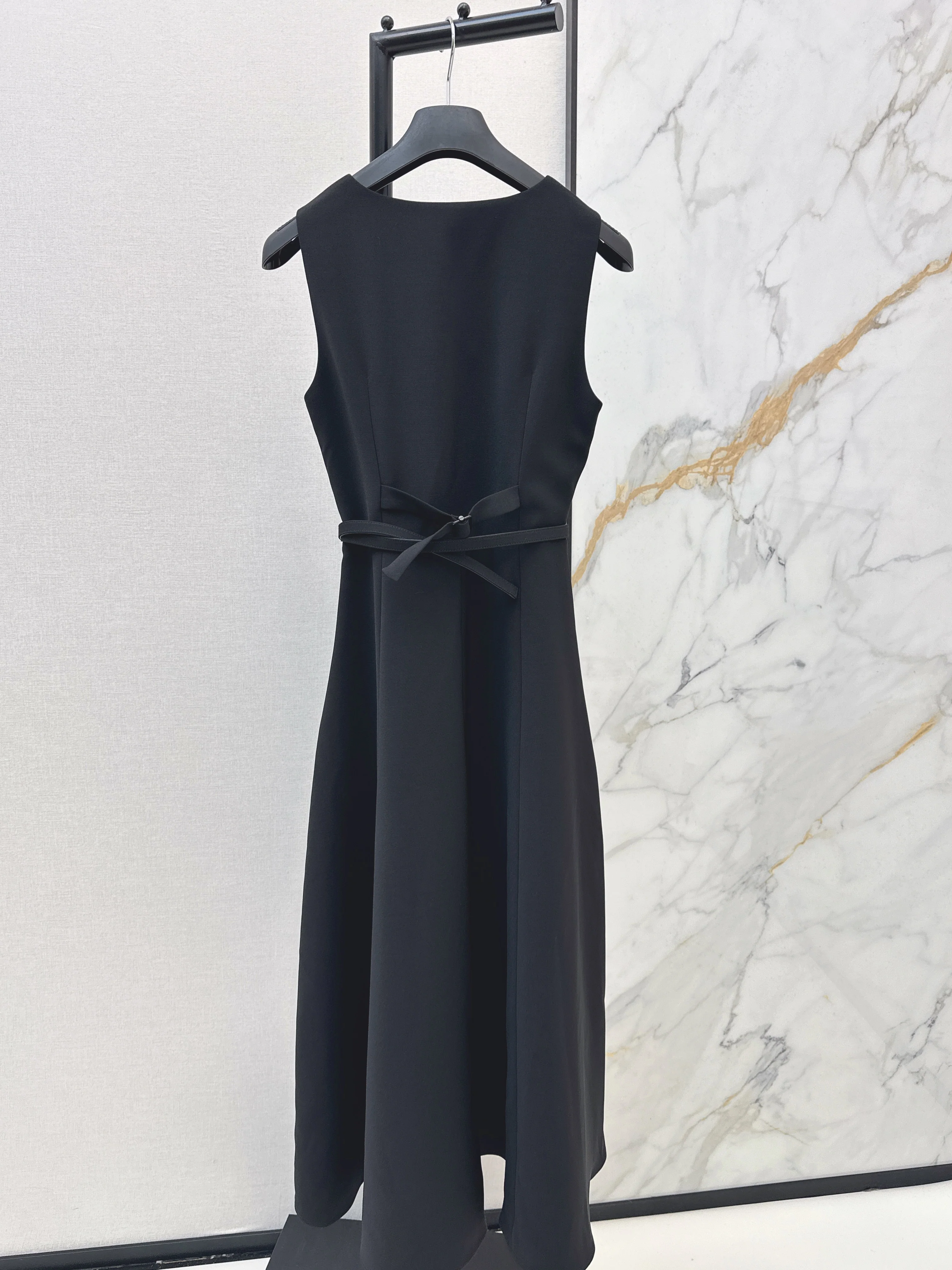 CD 26ss sleeveless back-bow cocktail dress
