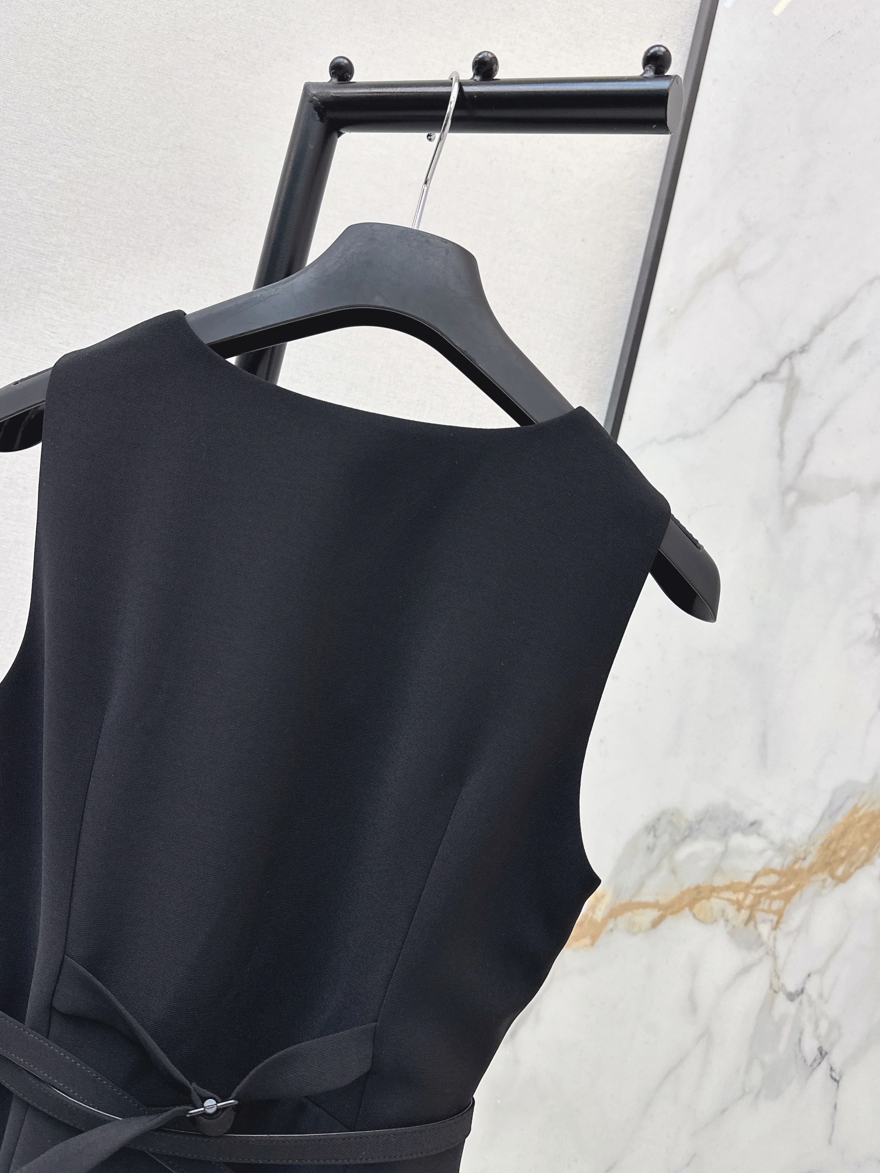 CD 26ss sleeveless back-bow cocktail dress