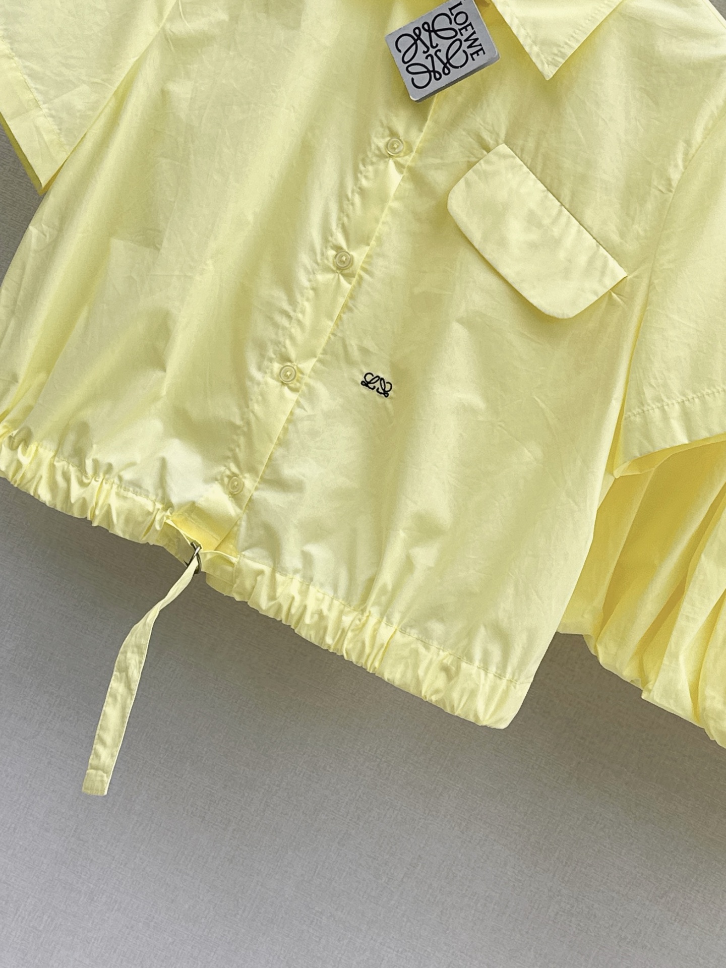 Loe 26ss cropped shirt mini skirt set