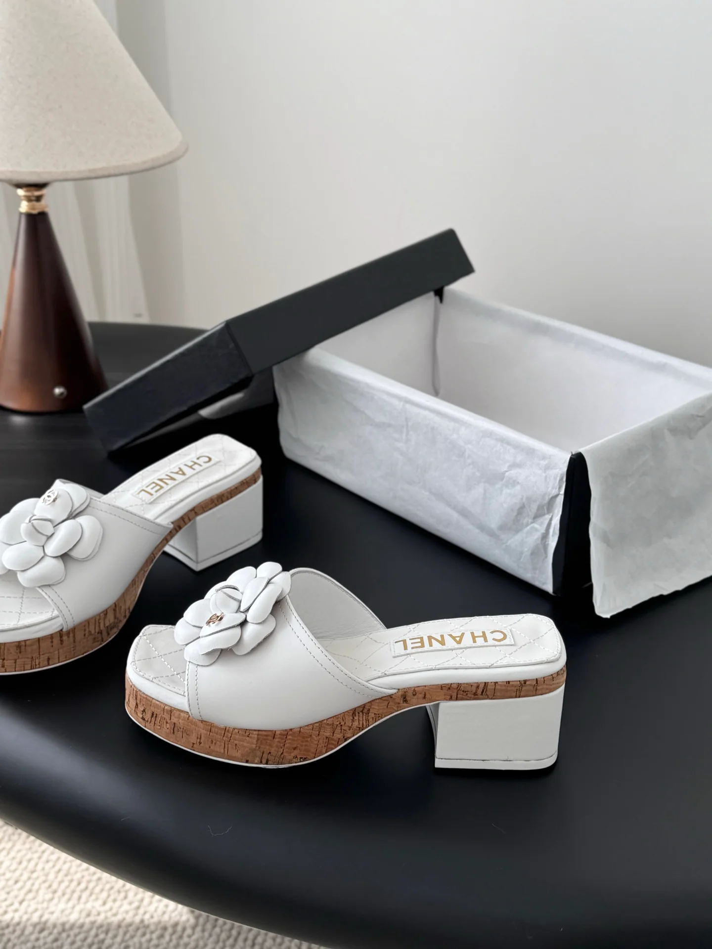 Chan 26ss camellia sides sandals