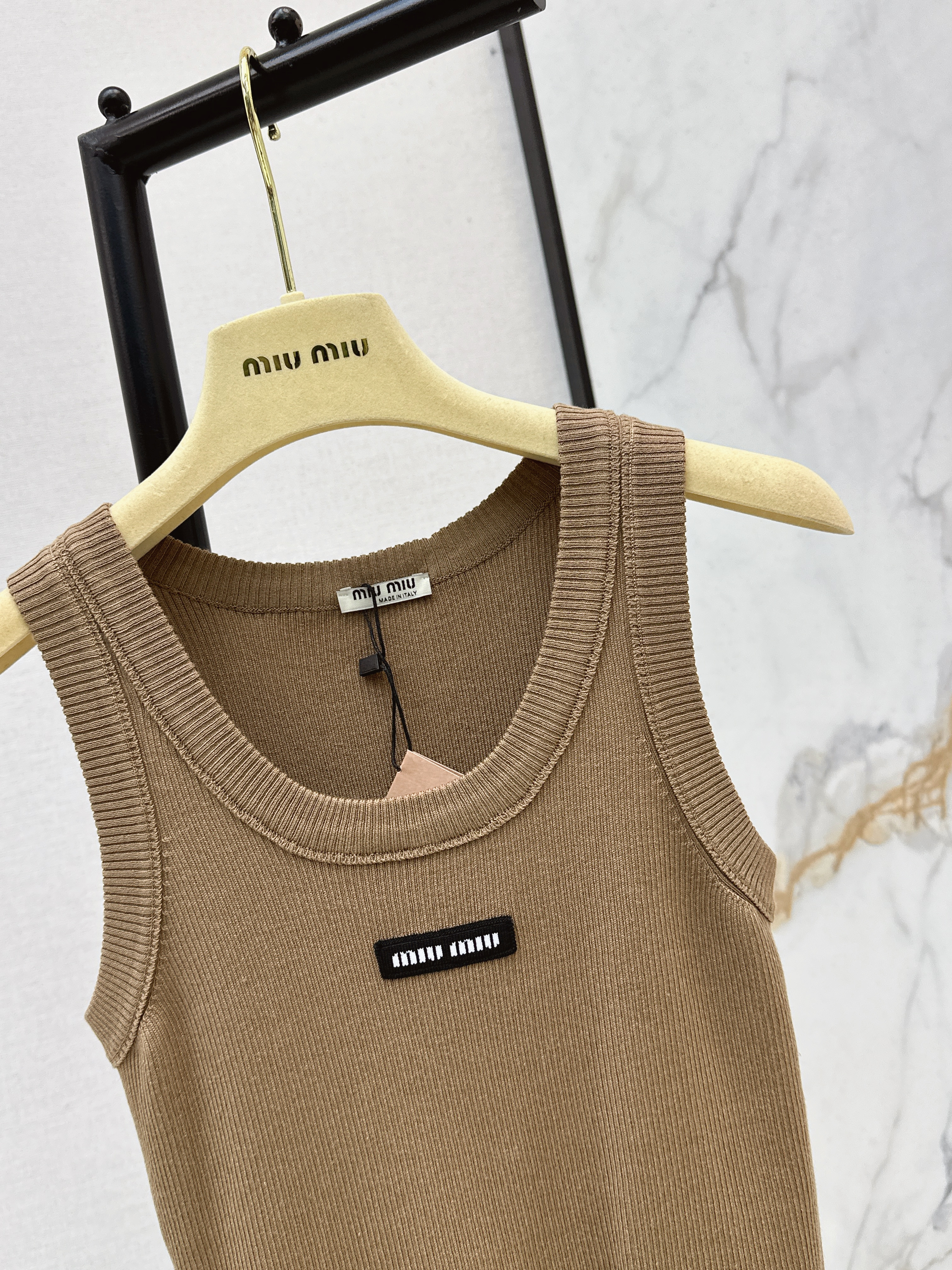 Miu 26ss sleeveless vest