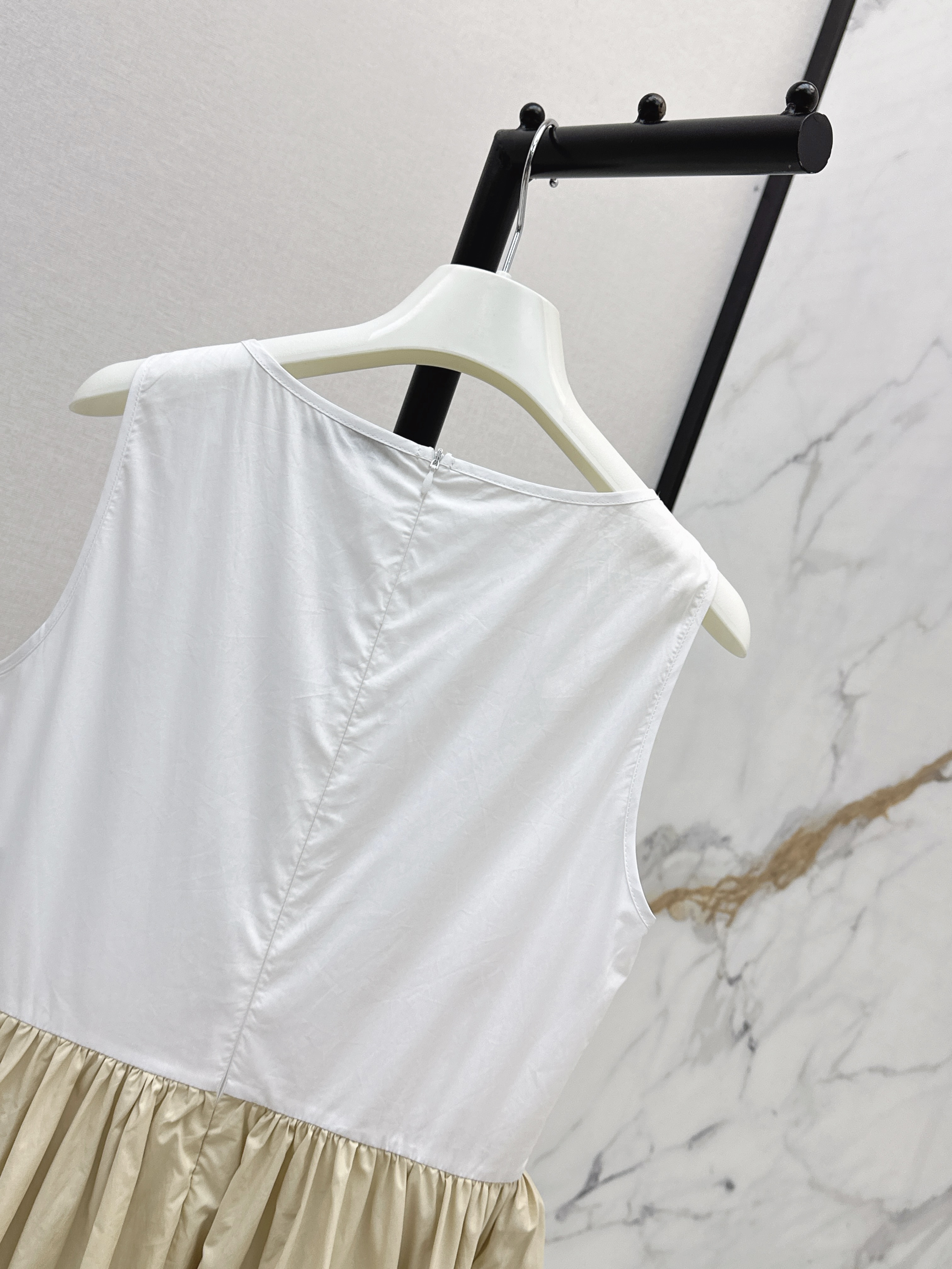 Loe 26ss Sleeveless Ruffle Midi Dress