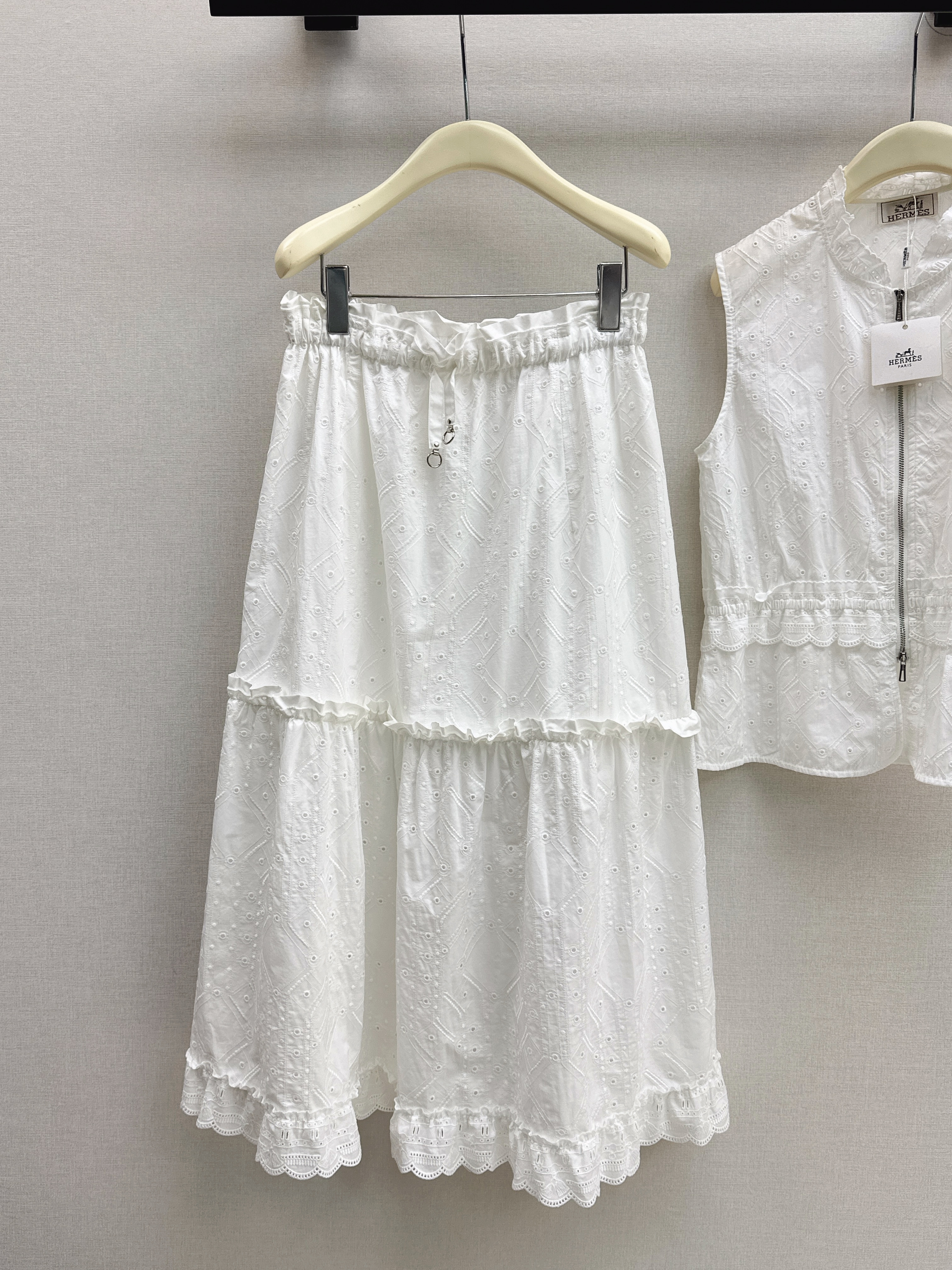 Herm 26ss embroidert vest skirt set