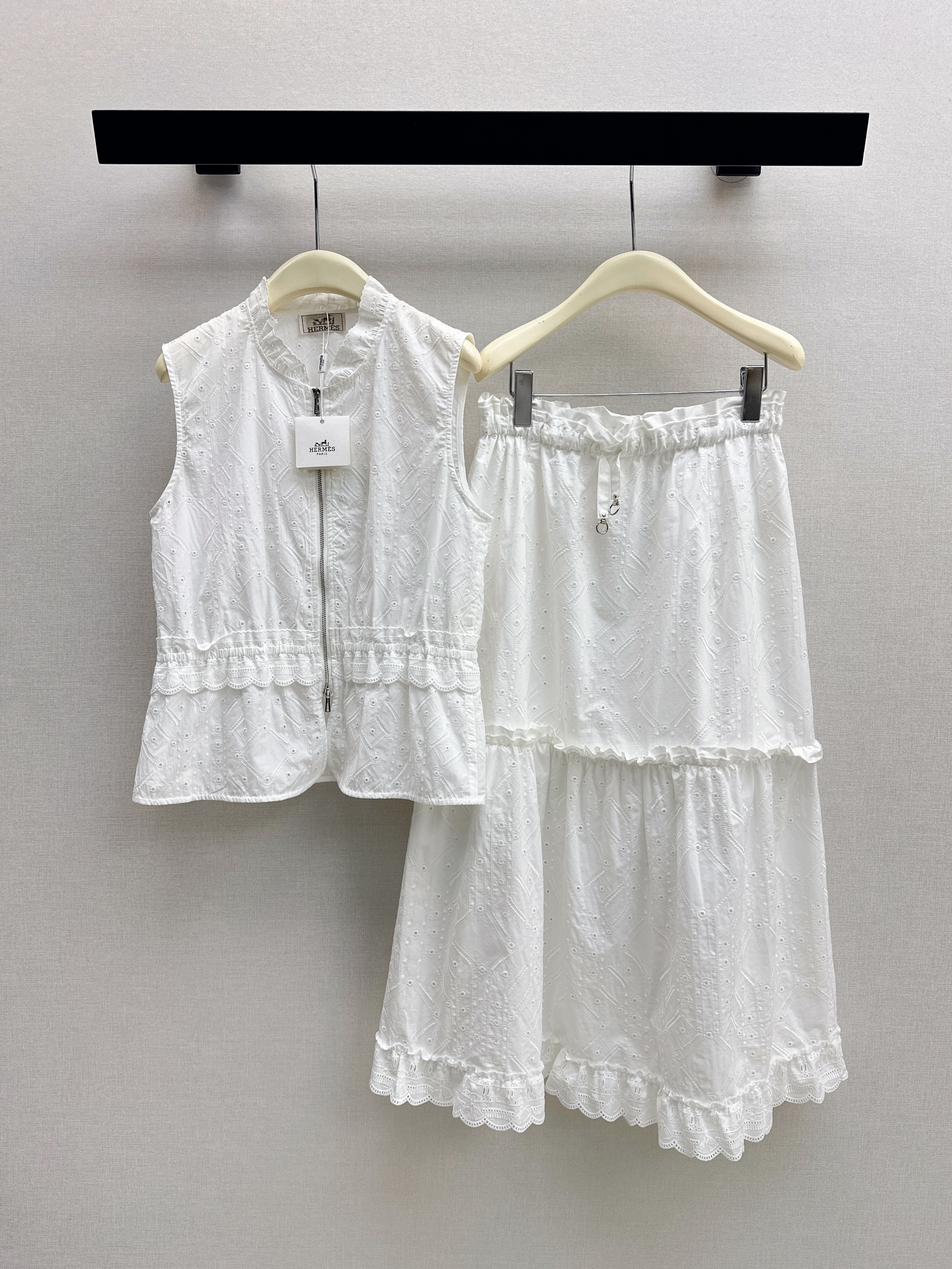 Herm 26ss embroidert vest skirt set