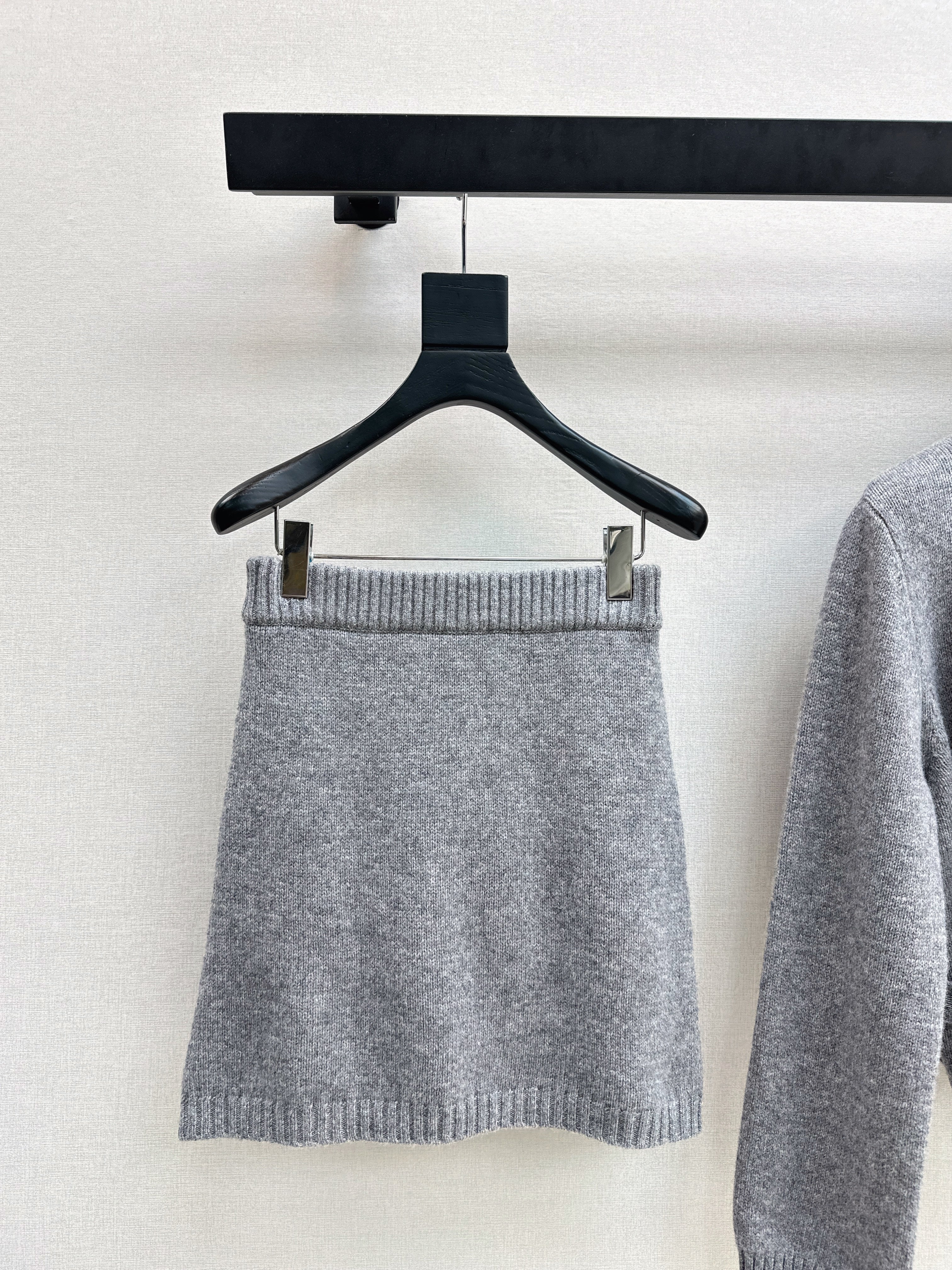 Loro 26ss outfit sets zip-up cardigan+skirts