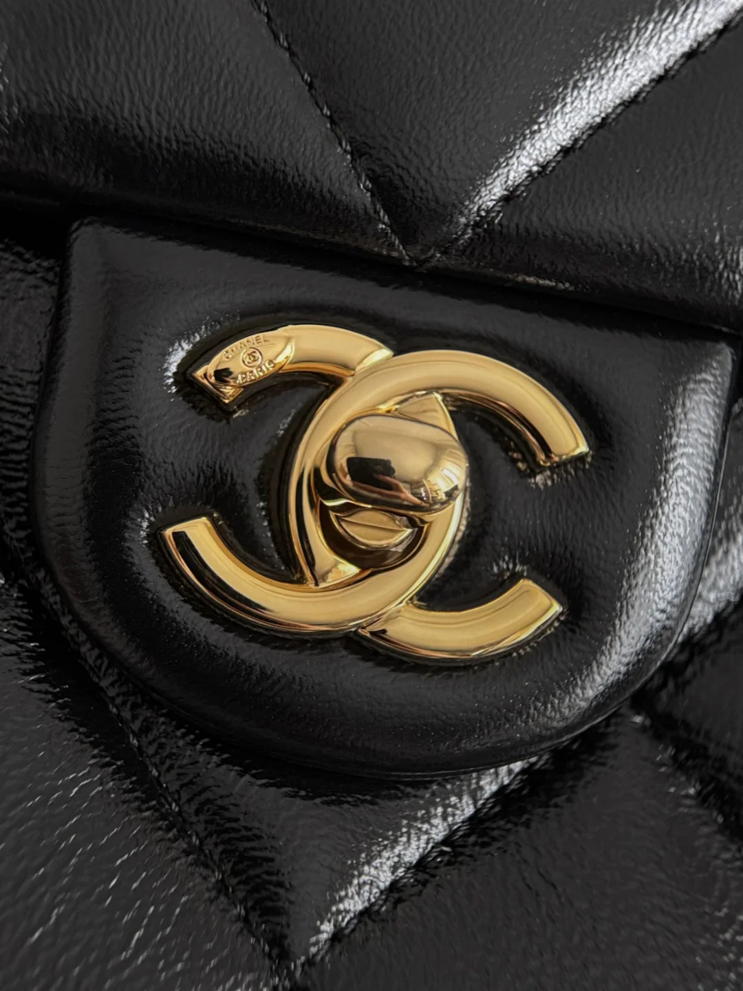 Chan 24B twist handle shoulder bag