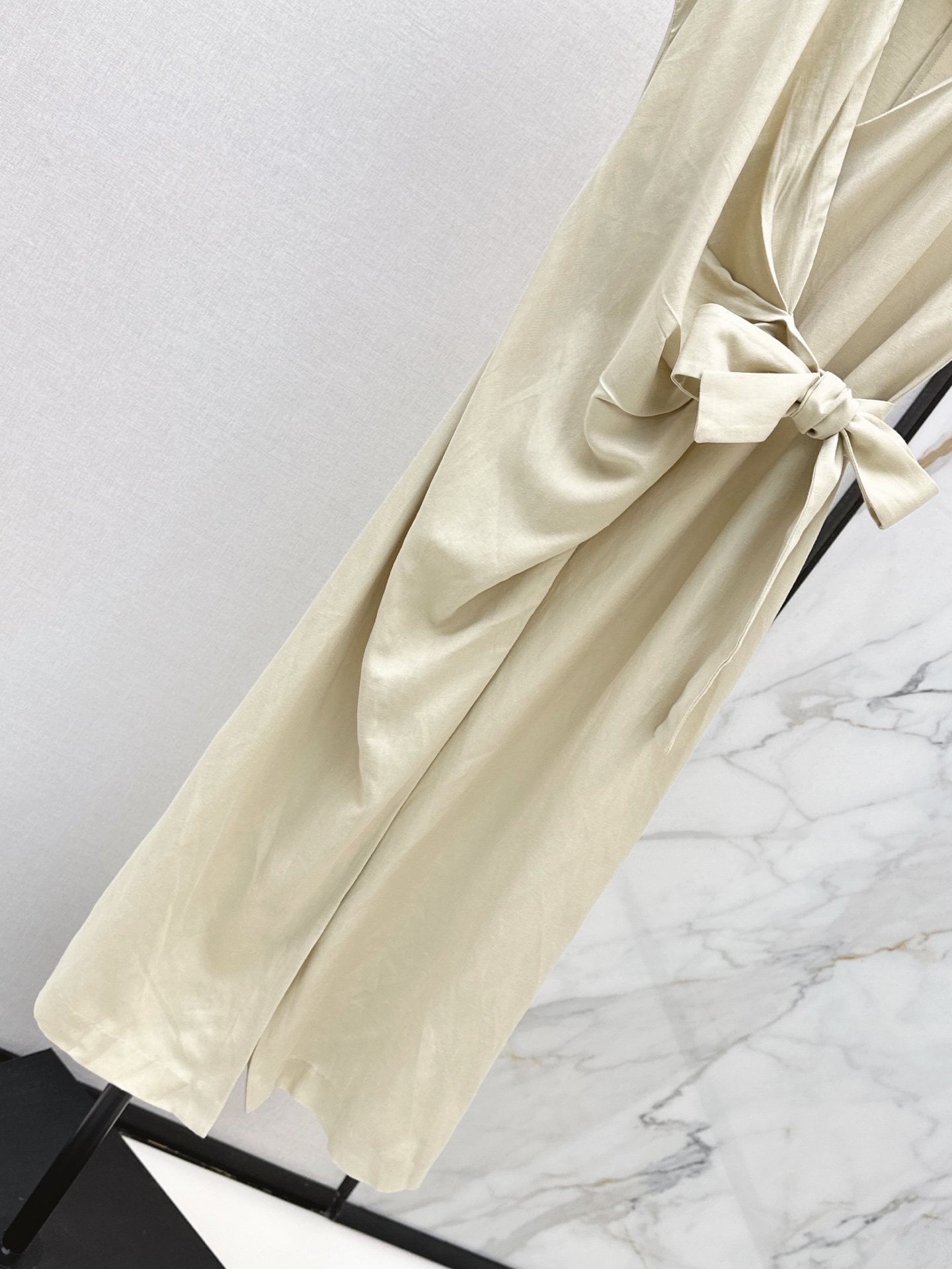 Brun 26ss v-neck wrap dress