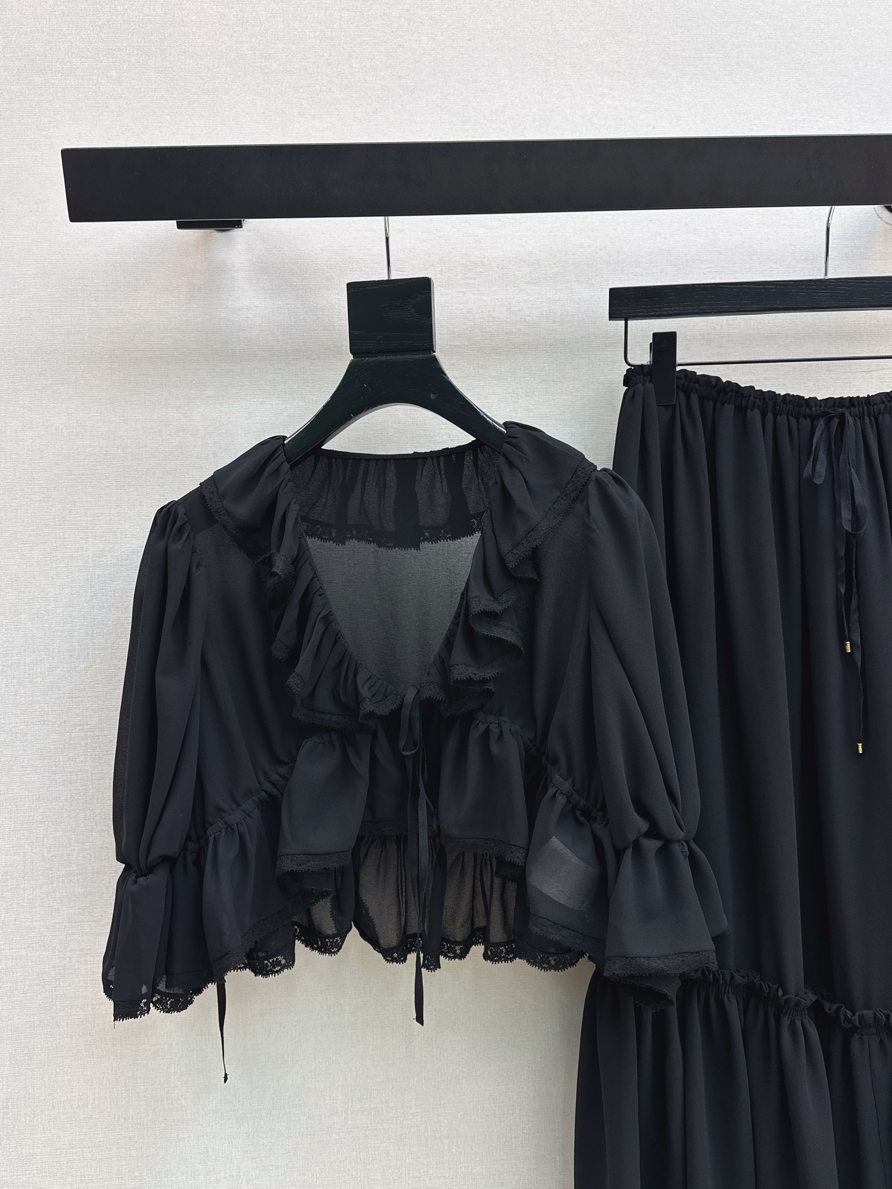 Chol 26ss ruffle top skirt set