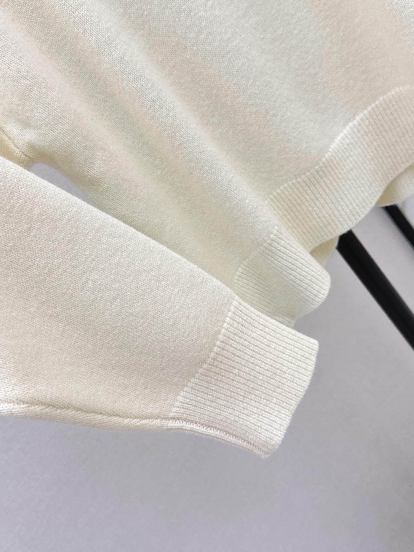 Her 26ss cashmere sweater