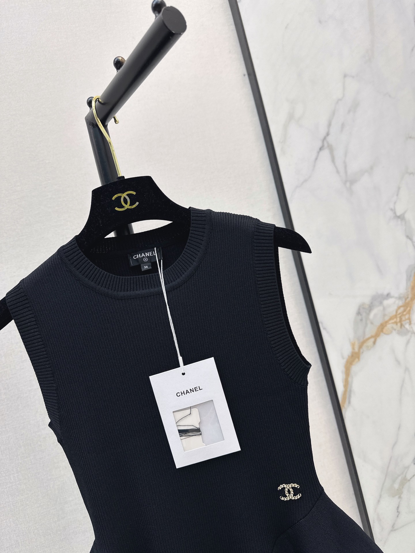 Chan 26ss sleeveless ruffle kniwear