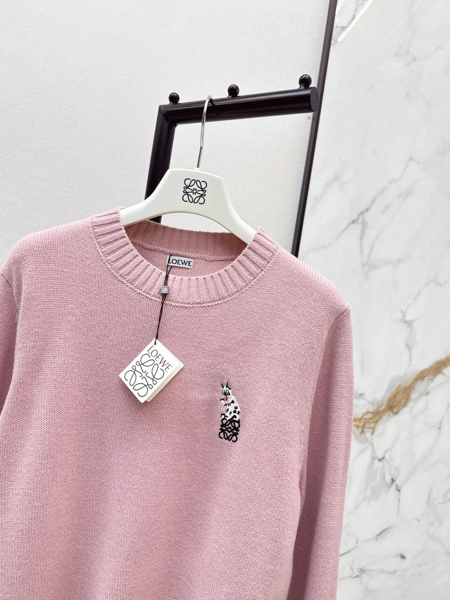 Loe 25fw embroidery sweater