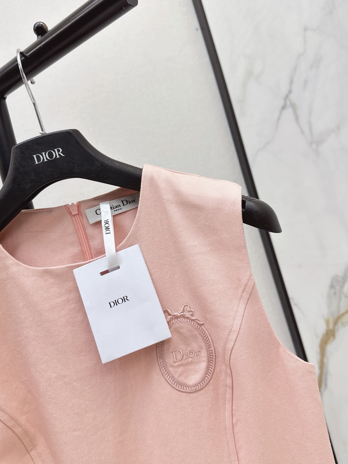 CD 26ss embroidery sleeveless dress