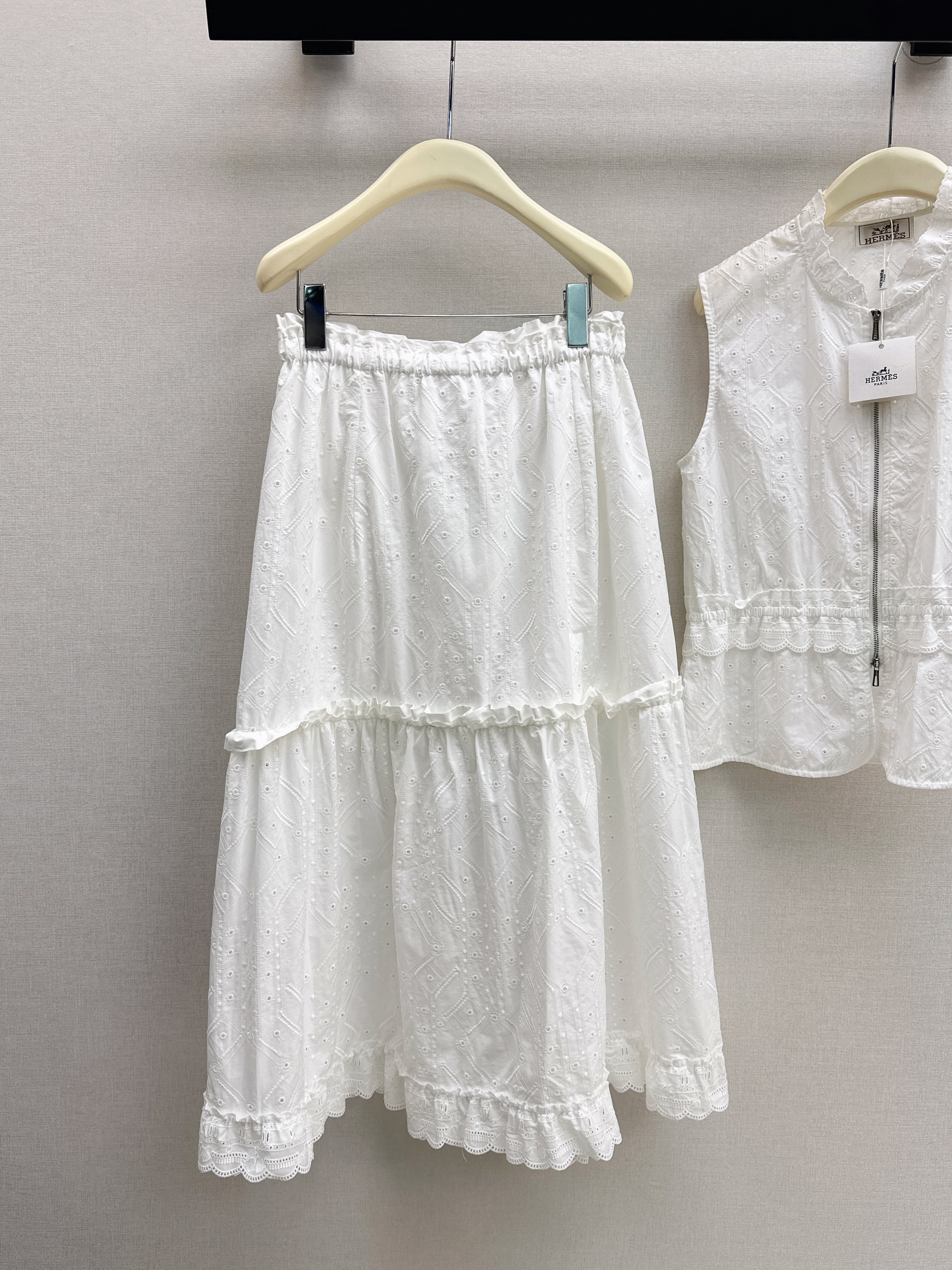 Herm 26ss embroidert vest skirt set