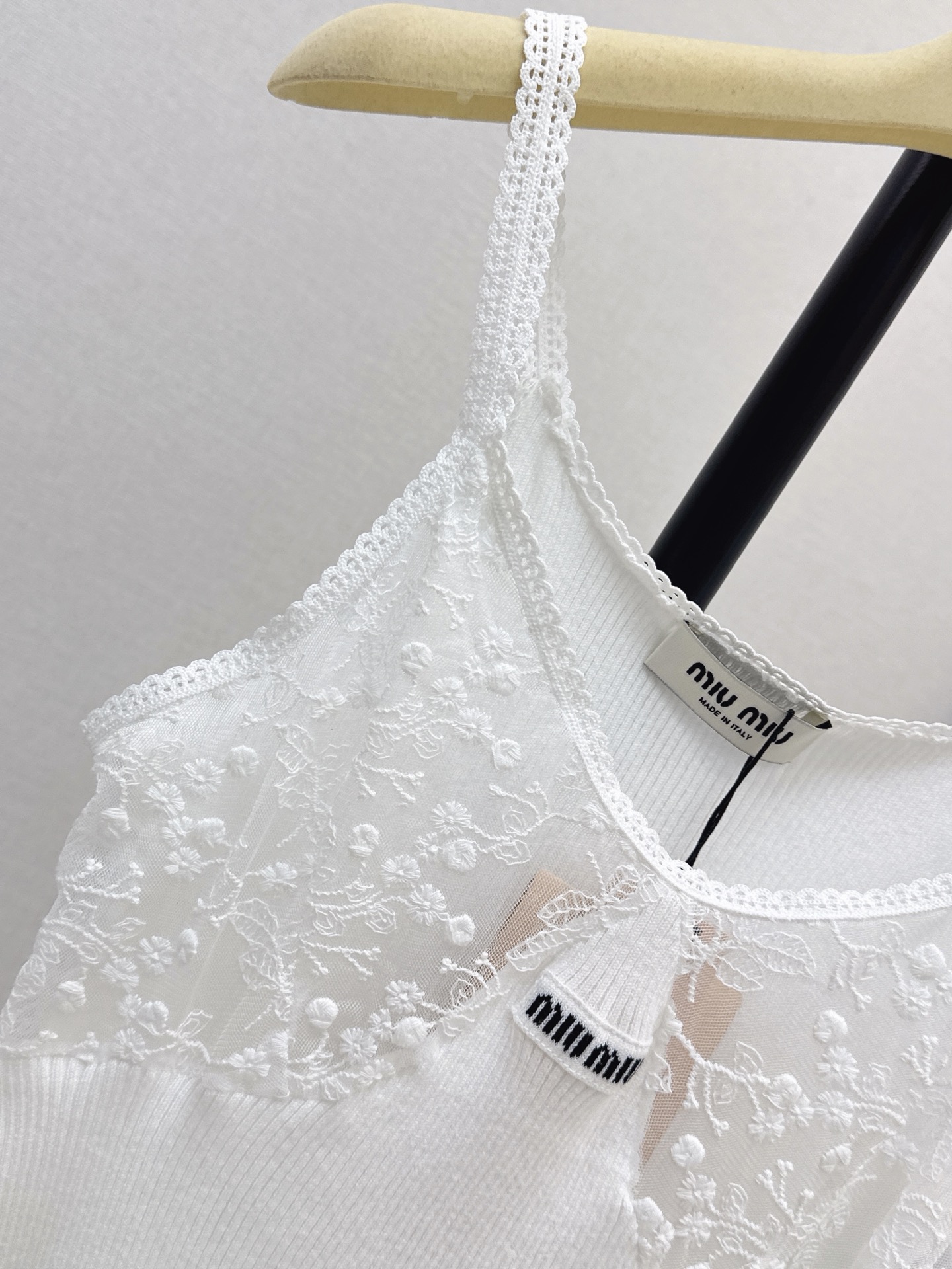 Miu 26ss lace trim camisole