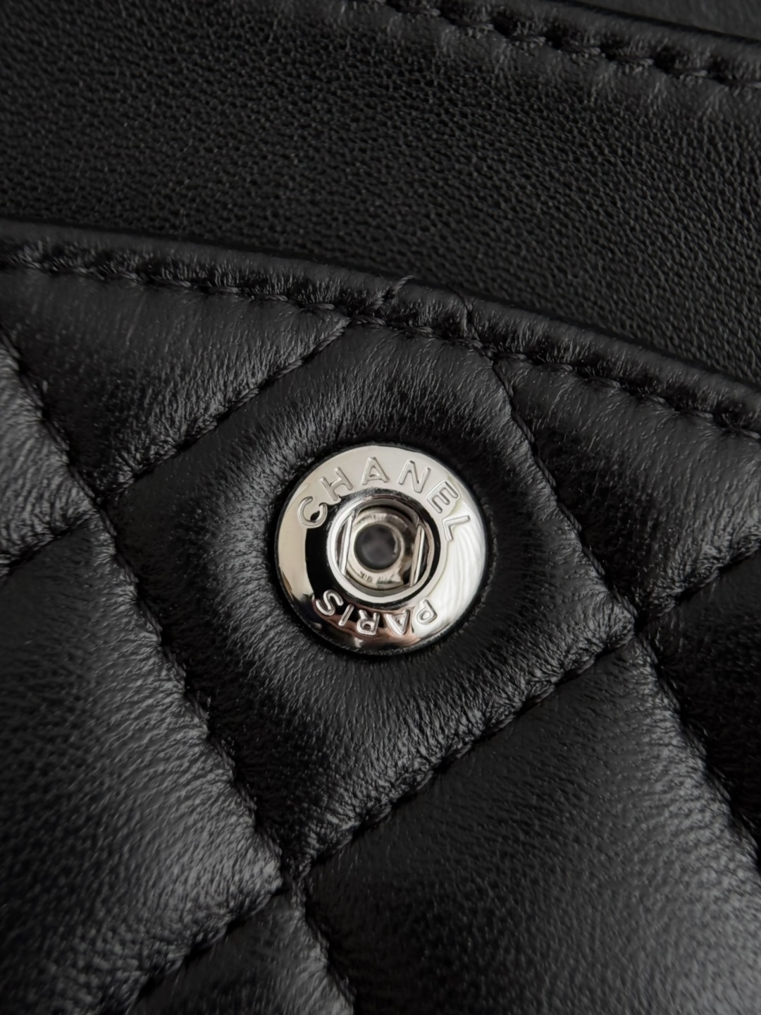 Chan 23cf chain shoulder bag