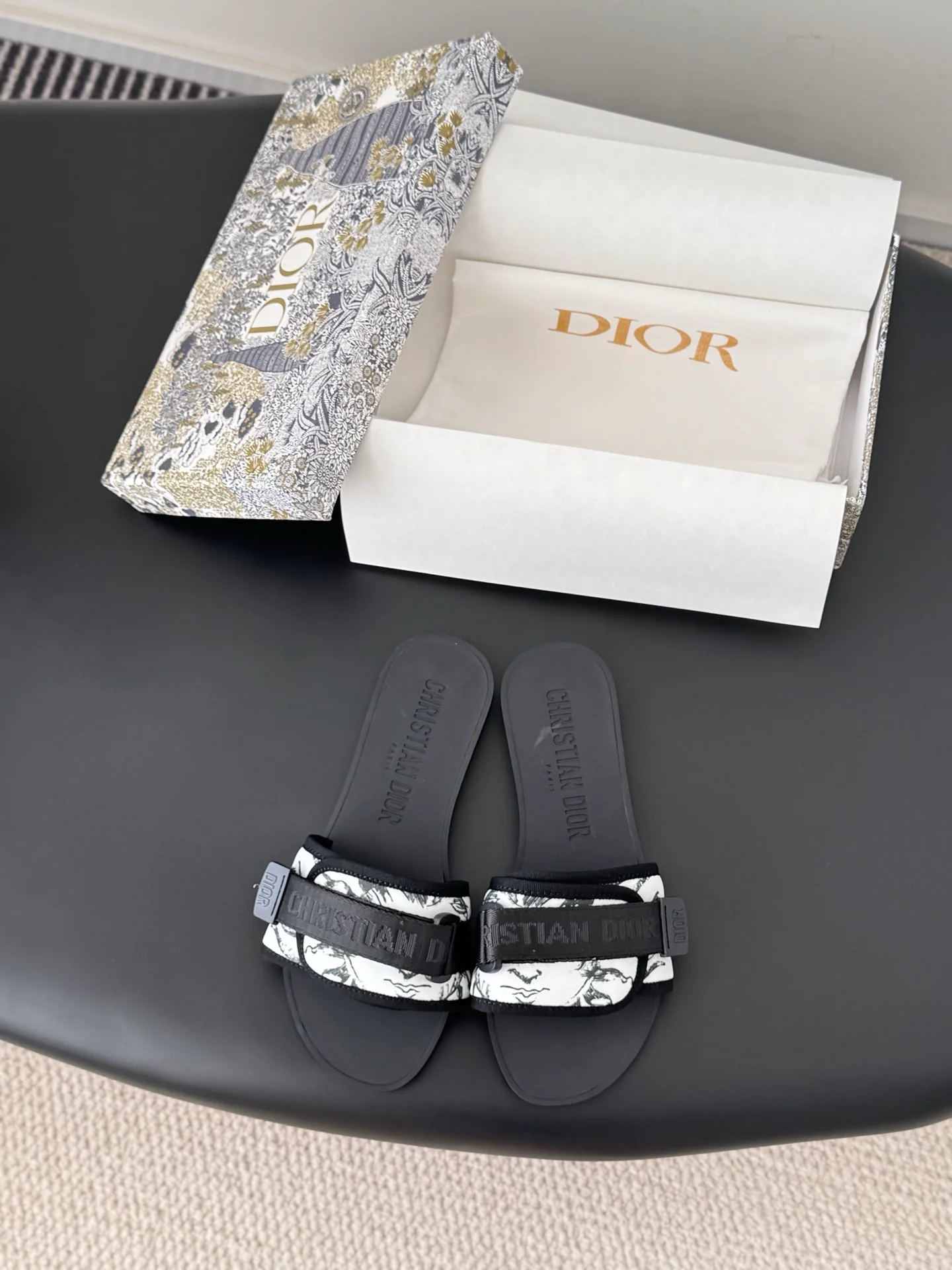 CD 25fw sandals