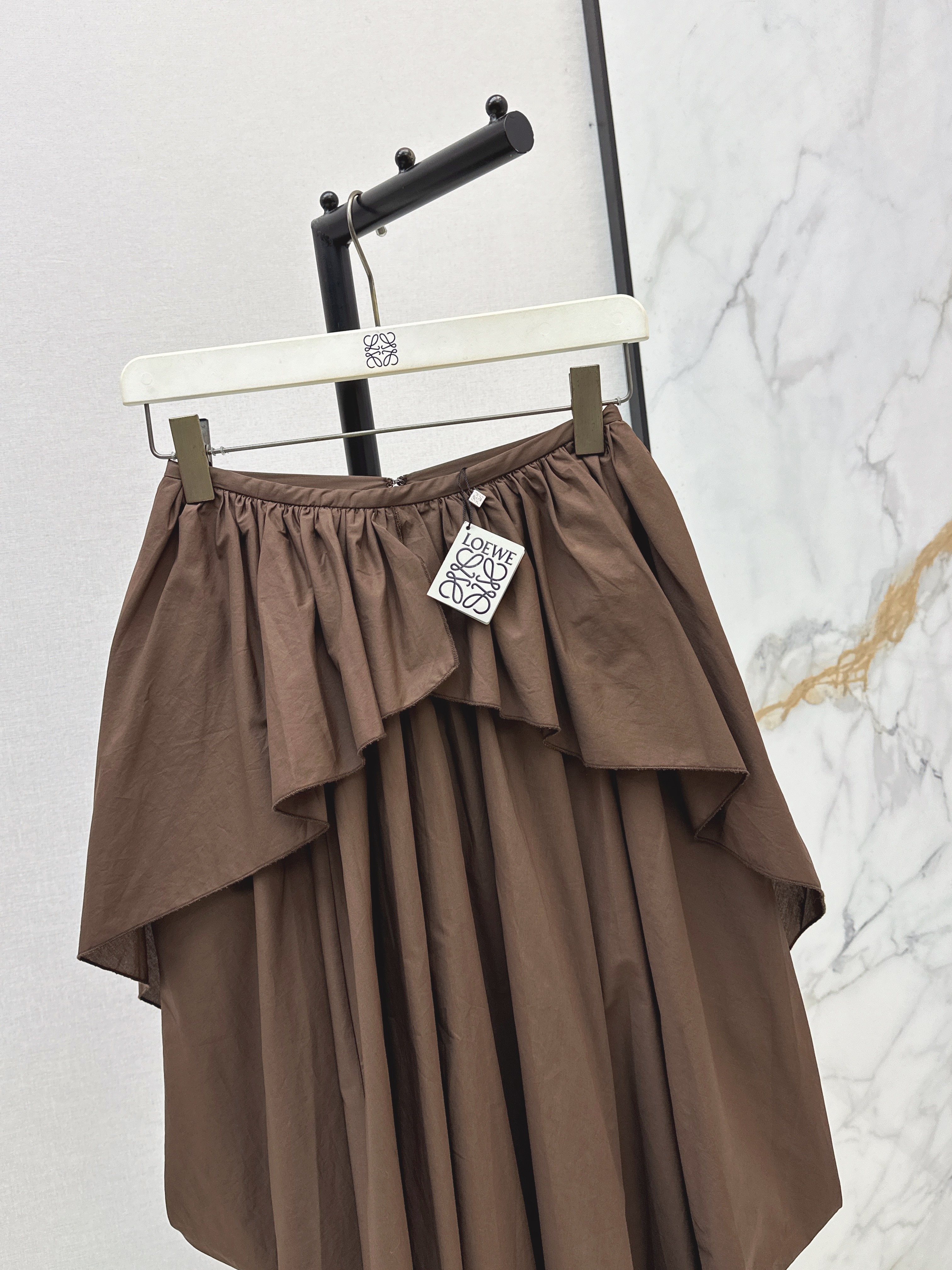 Loe 26ss asymmetric ruffle skirt