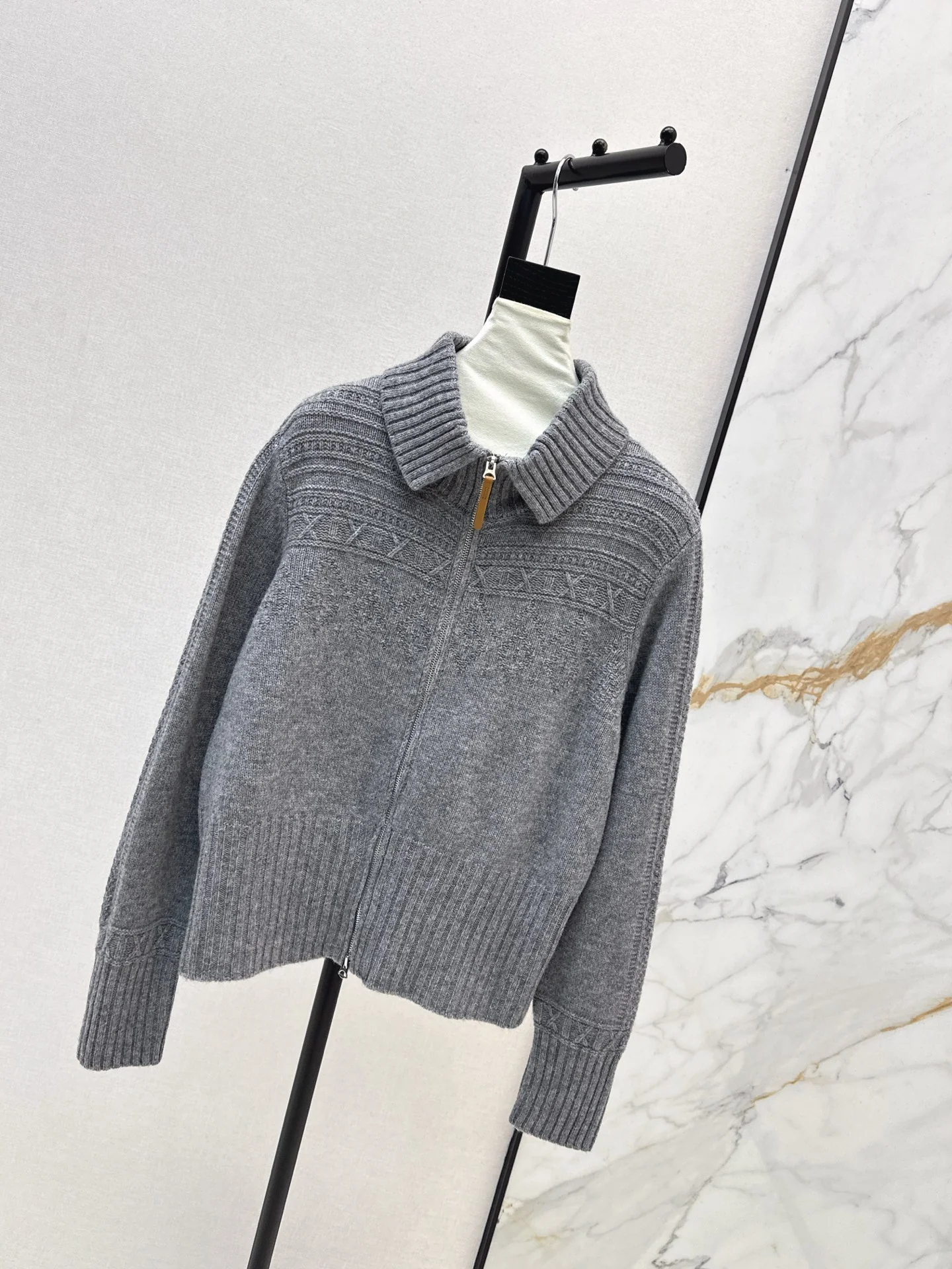 Loe 26ss zipper sweater