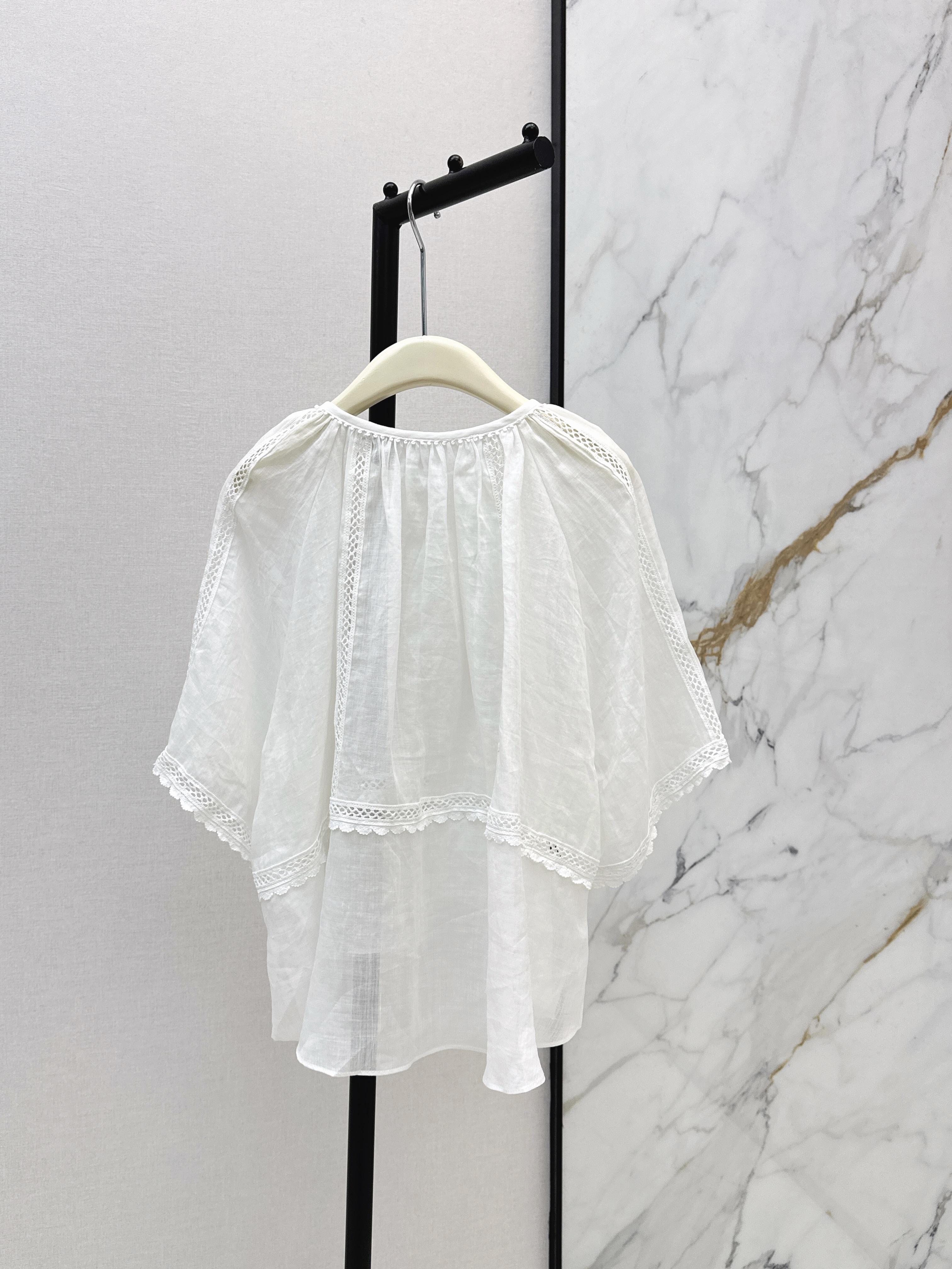 Chol 26ss cape sleeve blouse