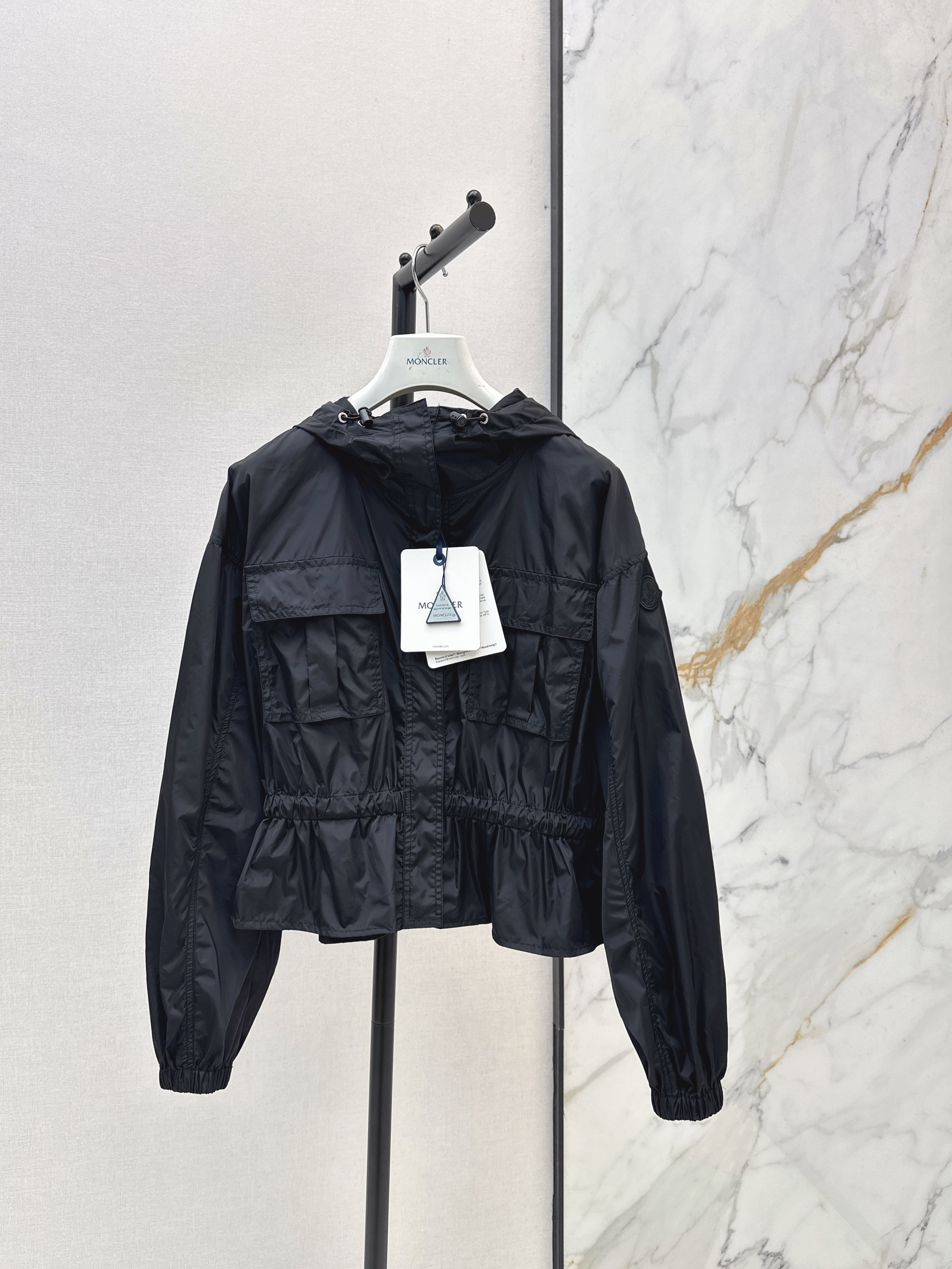 Monc 26ss hodded windbreaker