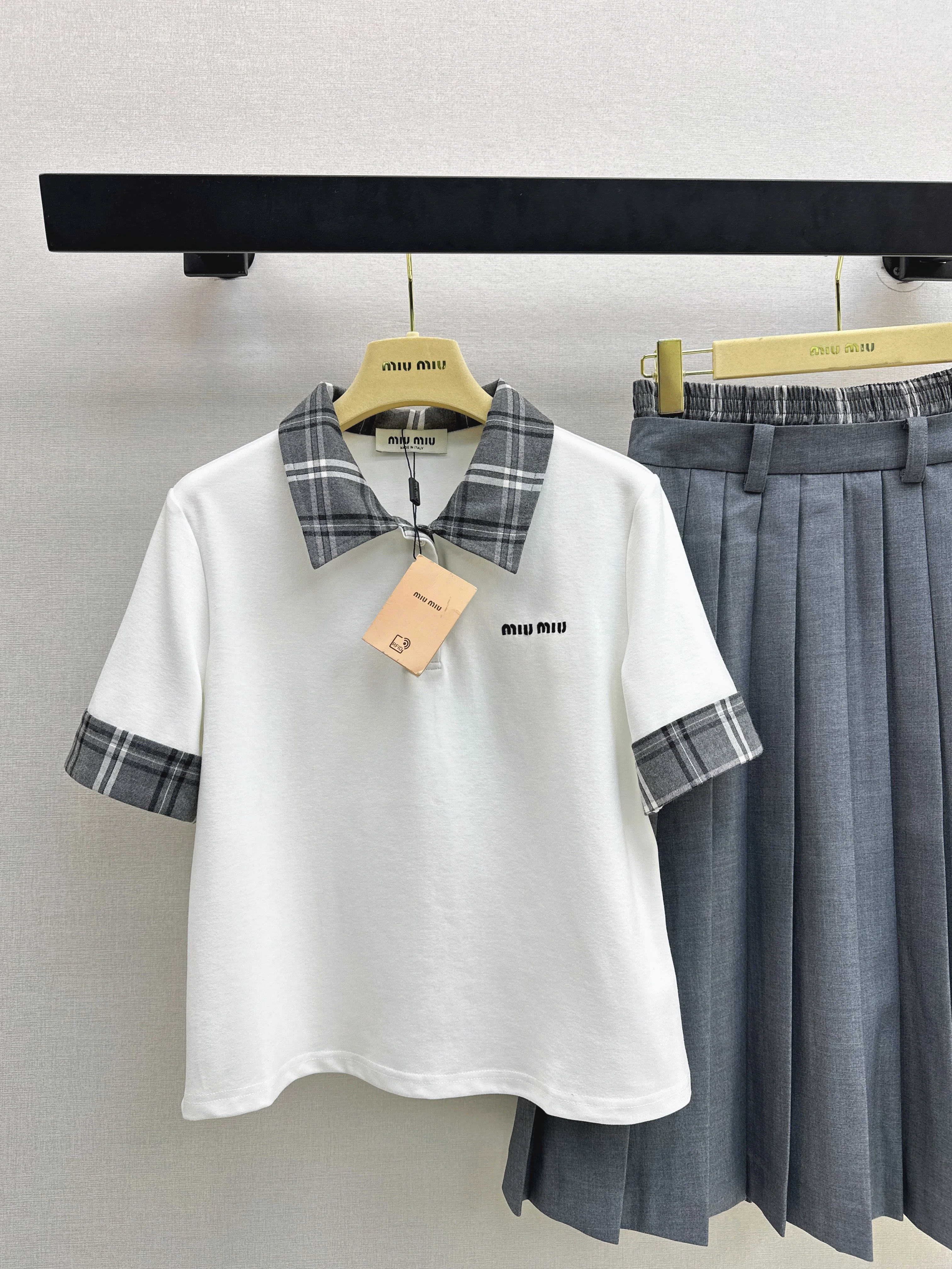 Miu 26ss polo shirt+pleated skirts