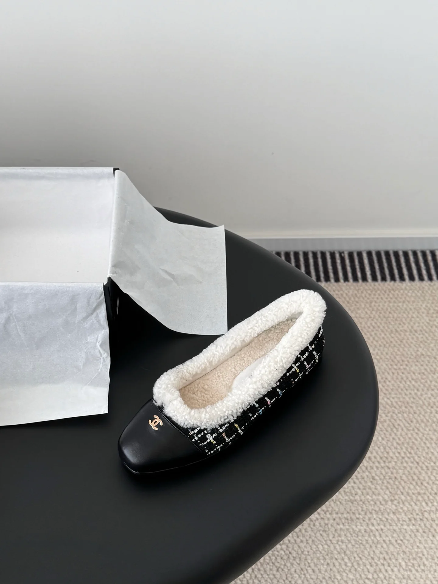 Chan 25fw fleece lined flats