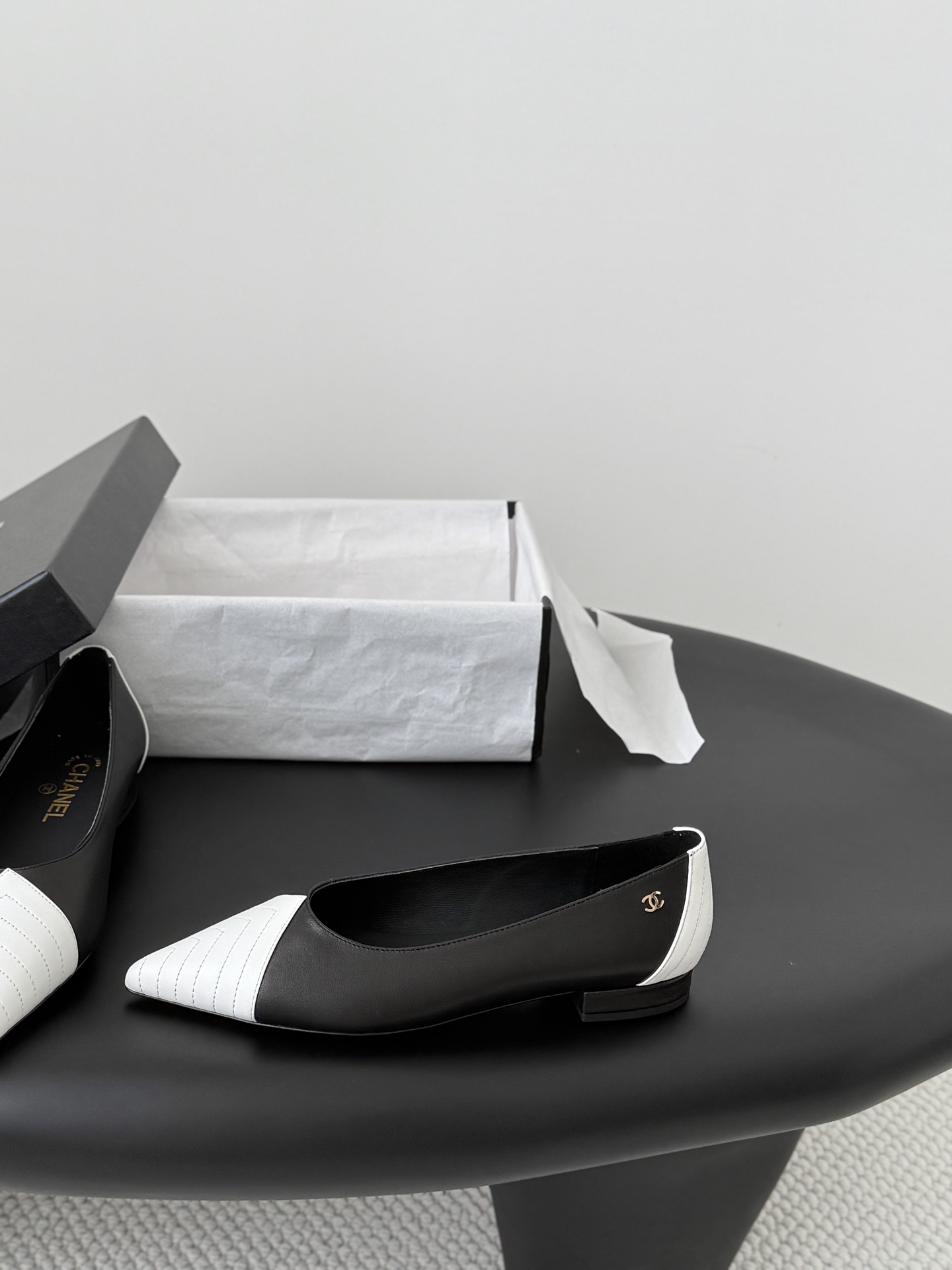 Chan 26C pointed toe flats
