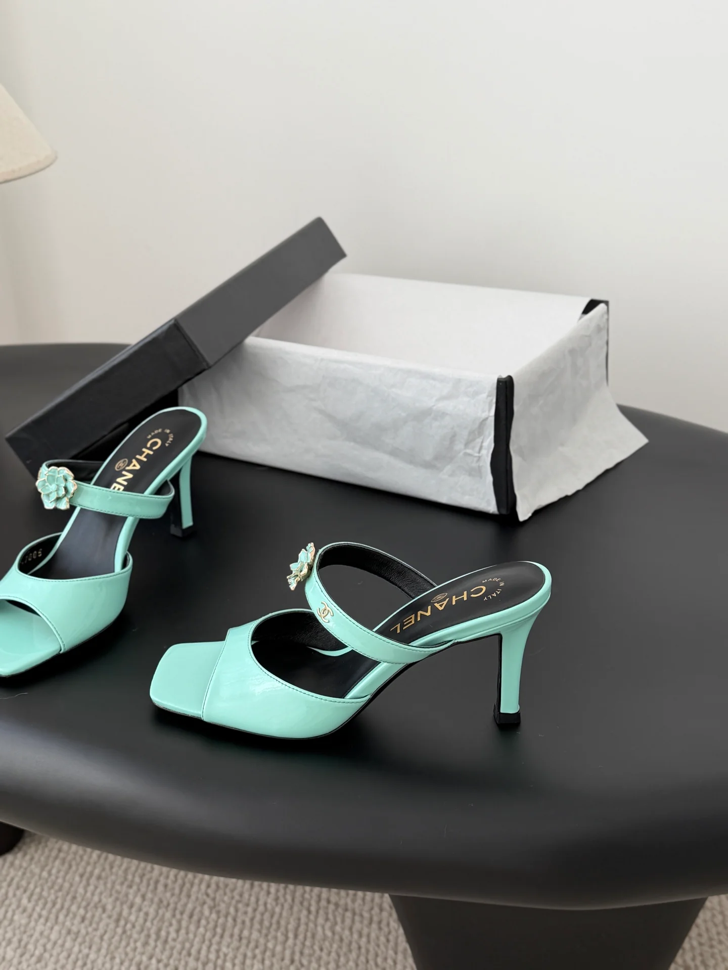 Chan 26ss camellia leather open-toe stiletto sandals