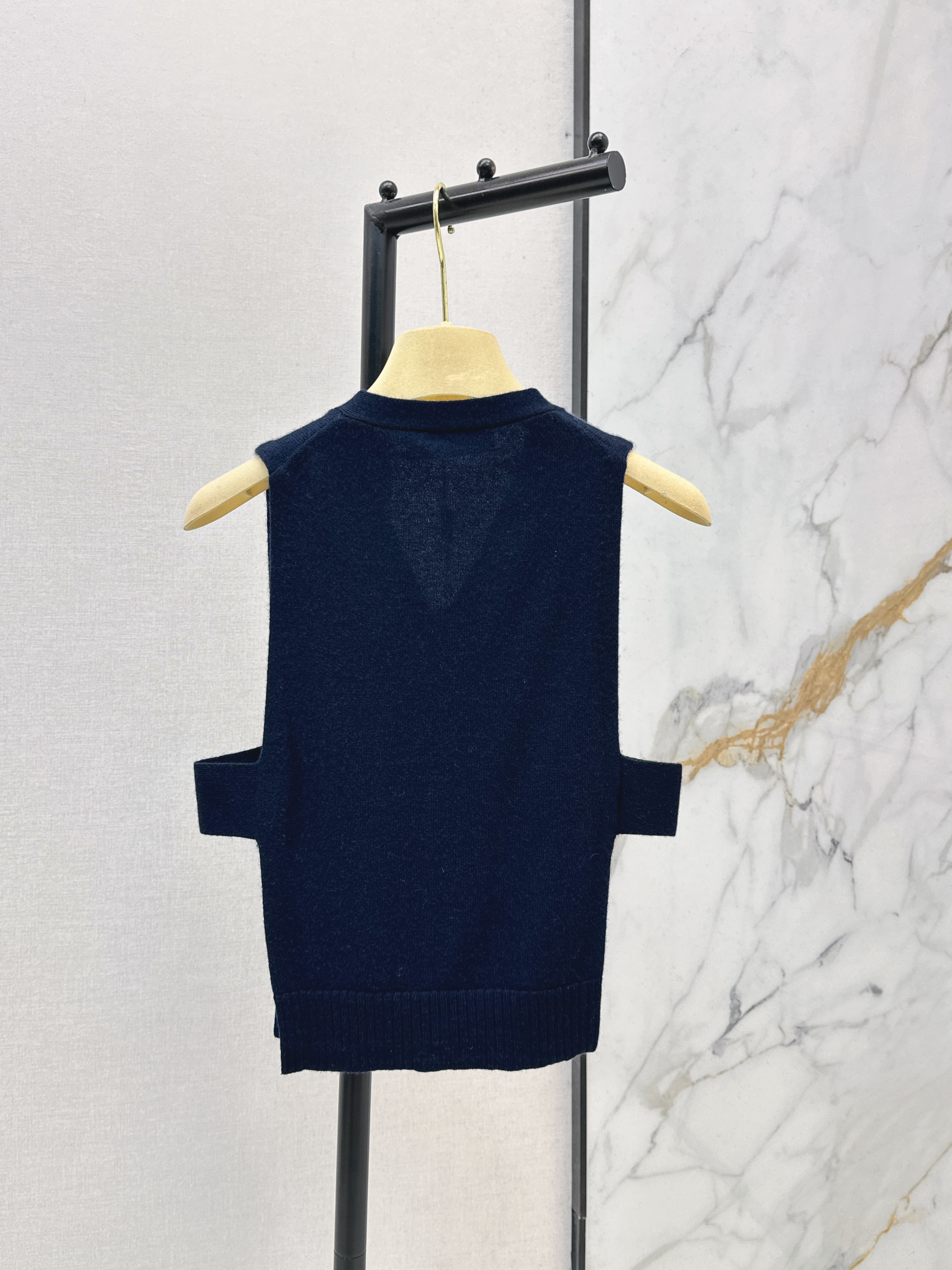 Miu 26ss cashmere vest