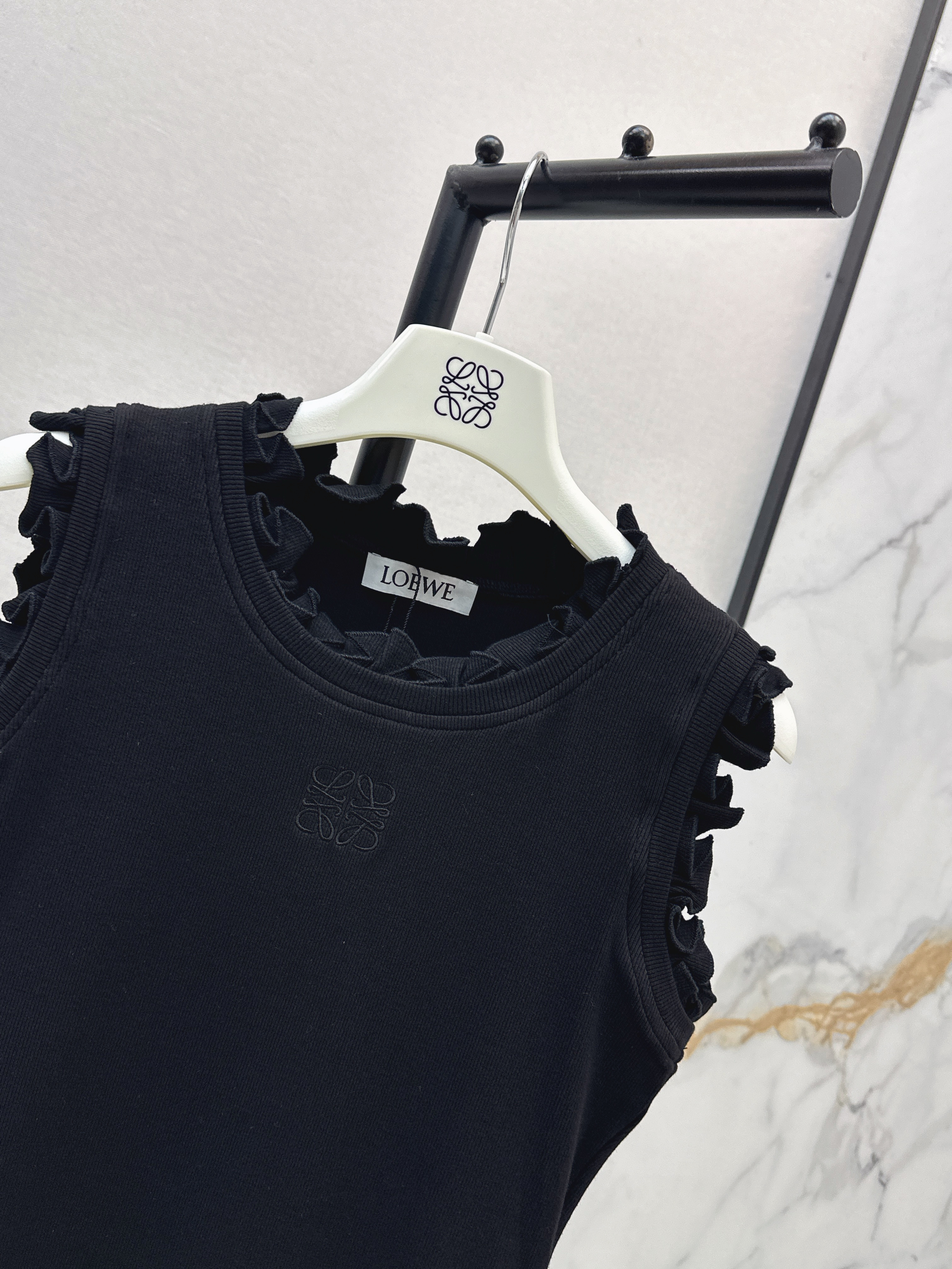 Loe 26ss ruffle vest