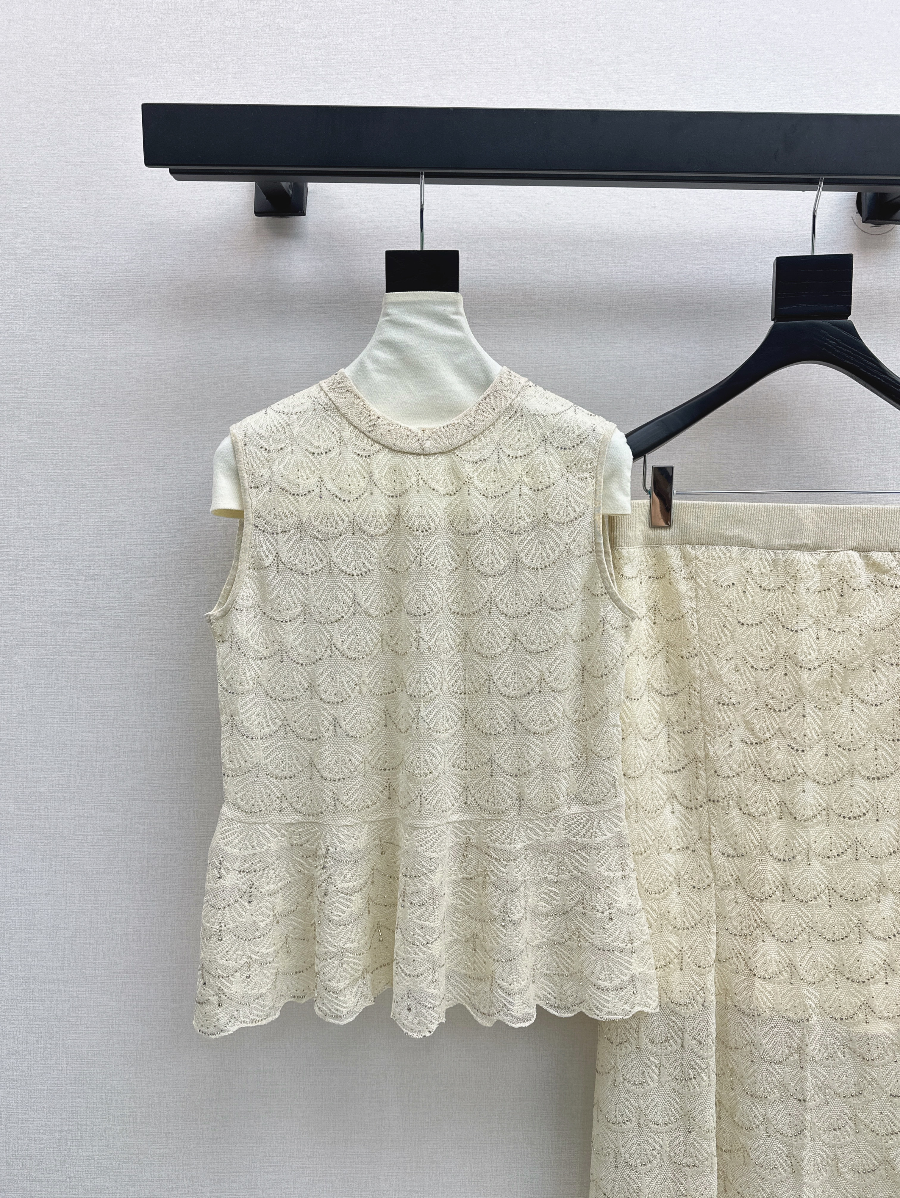 Chan 26ss rhinestone knitwear skirt set