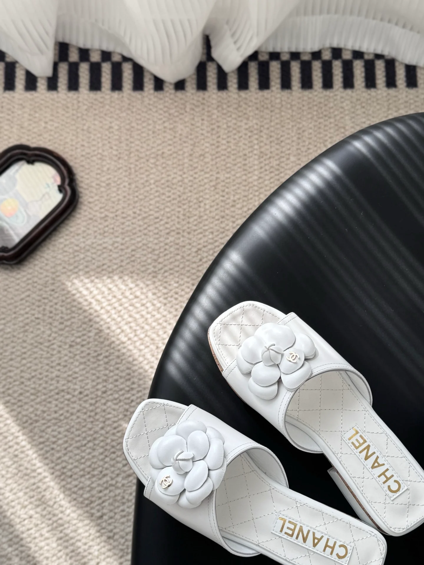 Chan 26ss camellia sides sandals