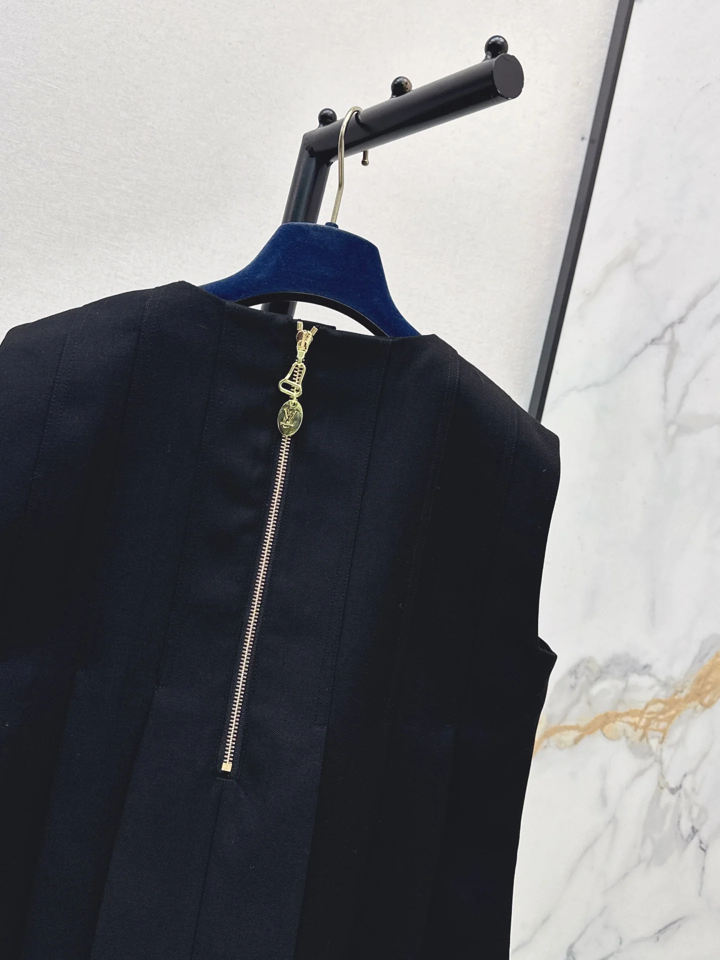 Louis 25fw pleated vest