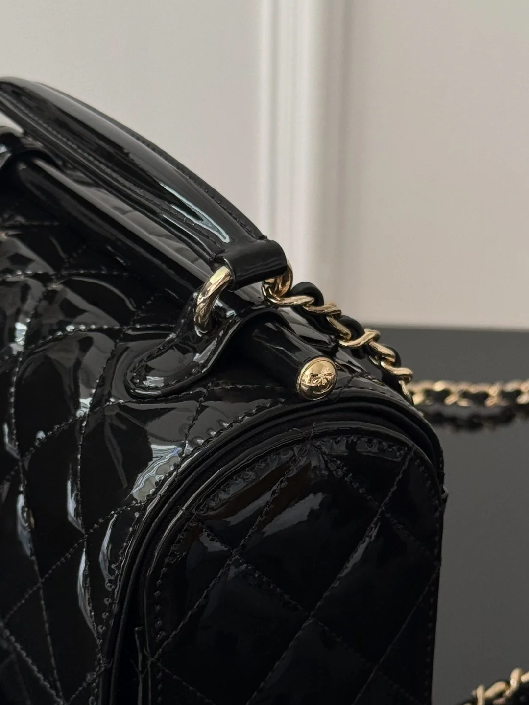 Chan 23K chain shoulder bag