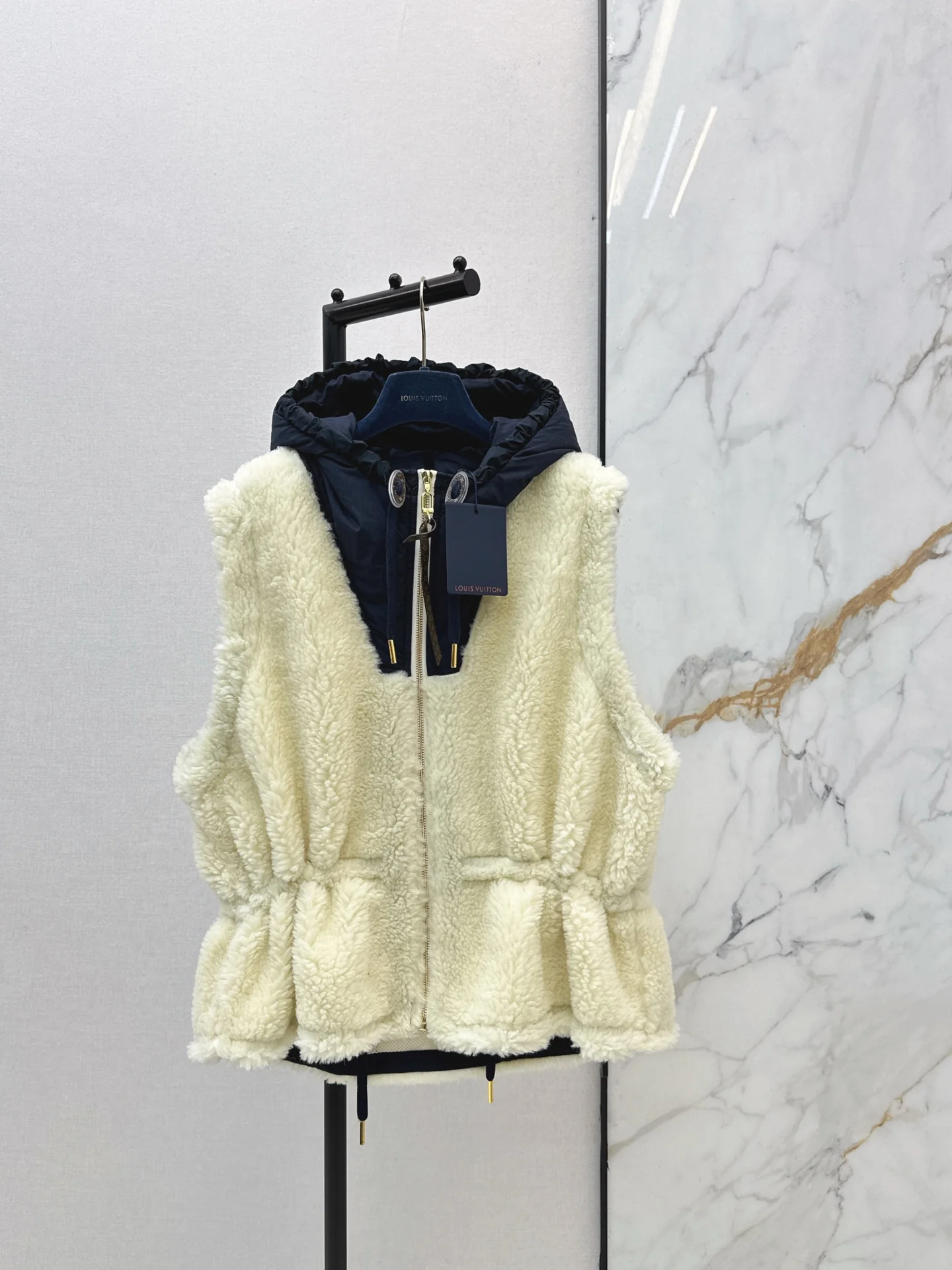 Louis 25fw fleece hooded vest