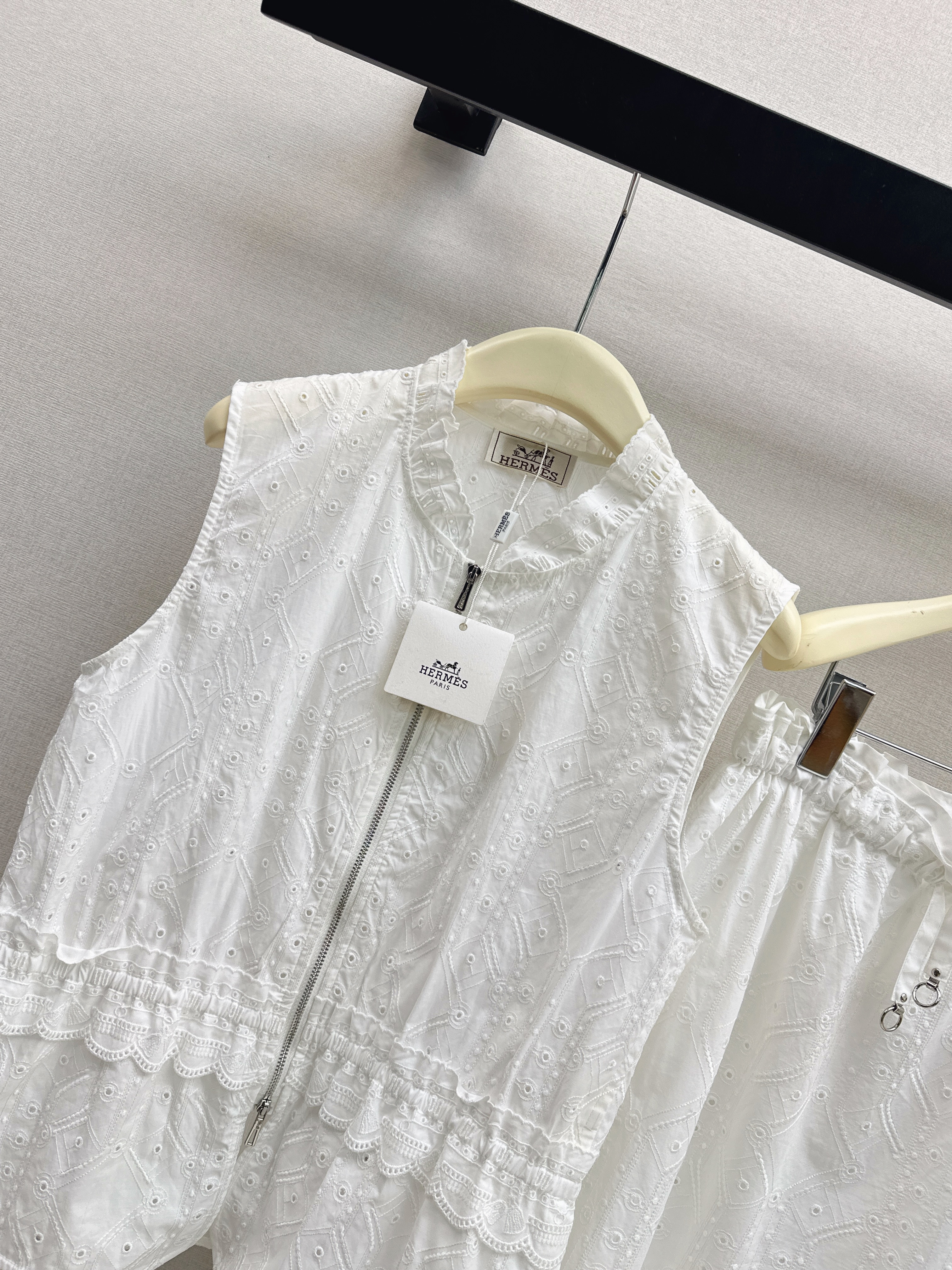 Herm 26ss embroidert vest skirt set