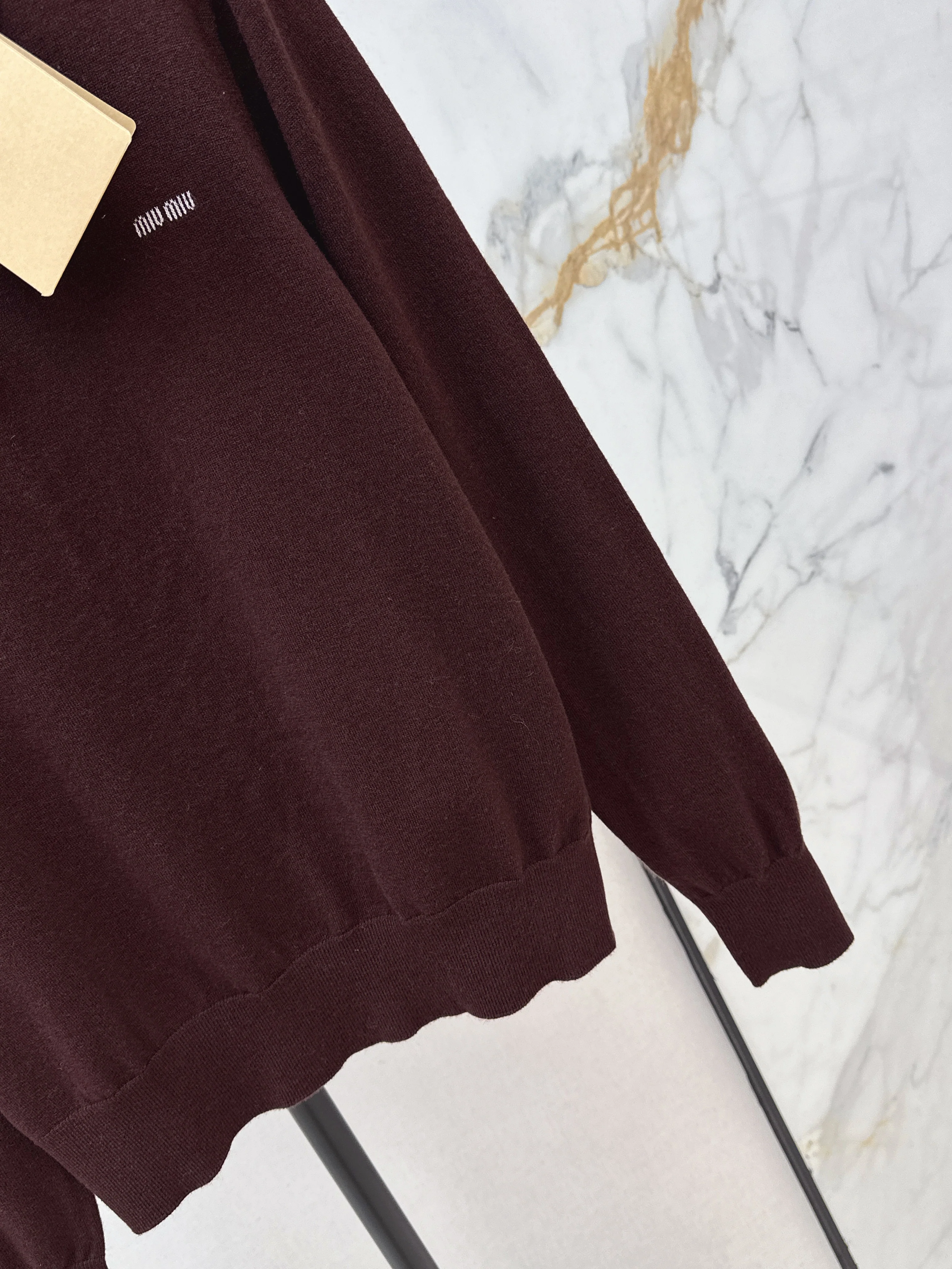 Miu 26ss embroidery sweater