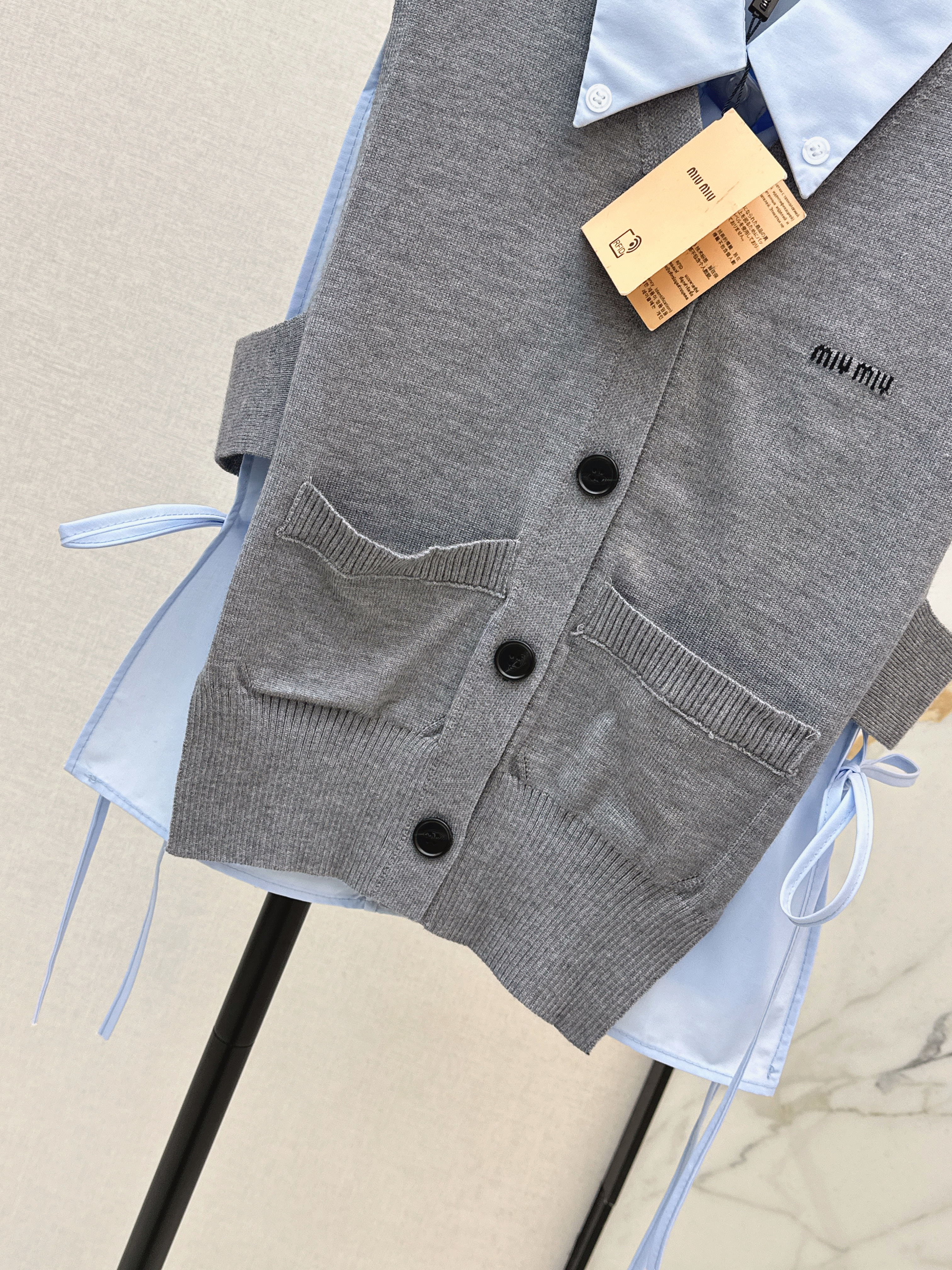 Miu 26ss knit vest sleeveless shirt set