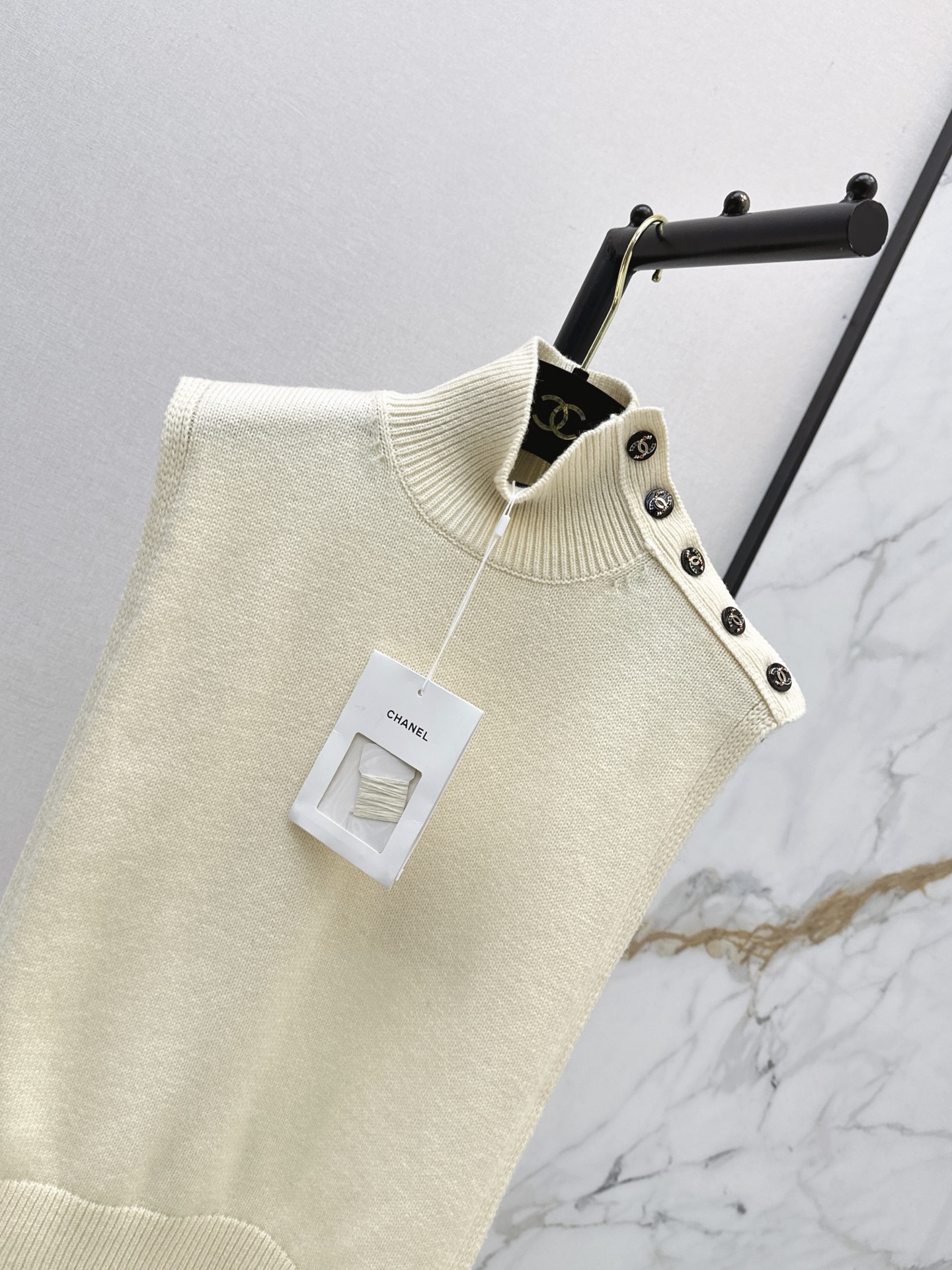 Chan 26ss high neck vest cape