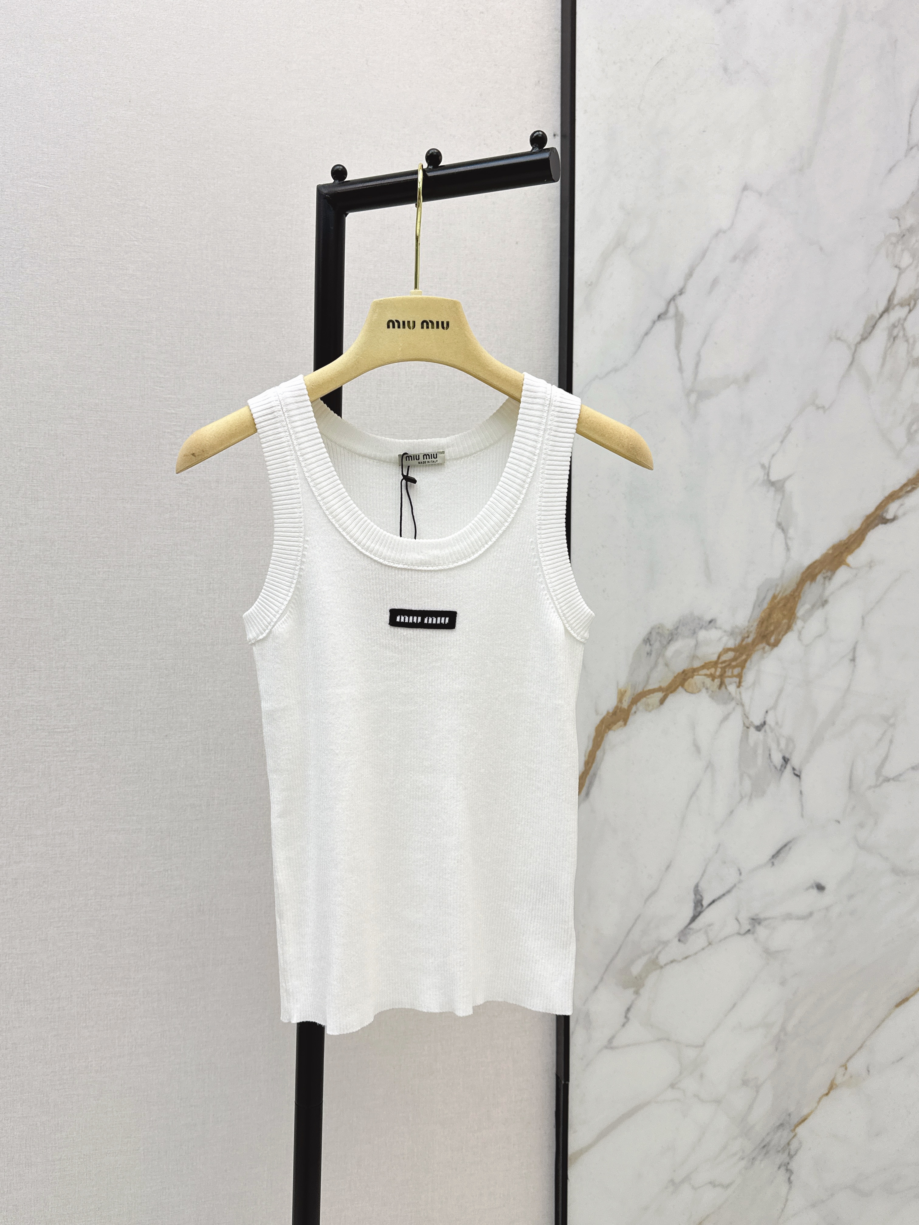 Miu 26ss sleeveless vest