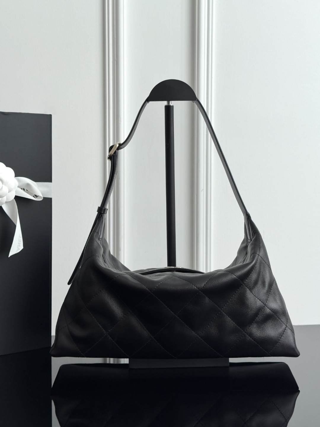 Chan 26P hobo shoulder bag