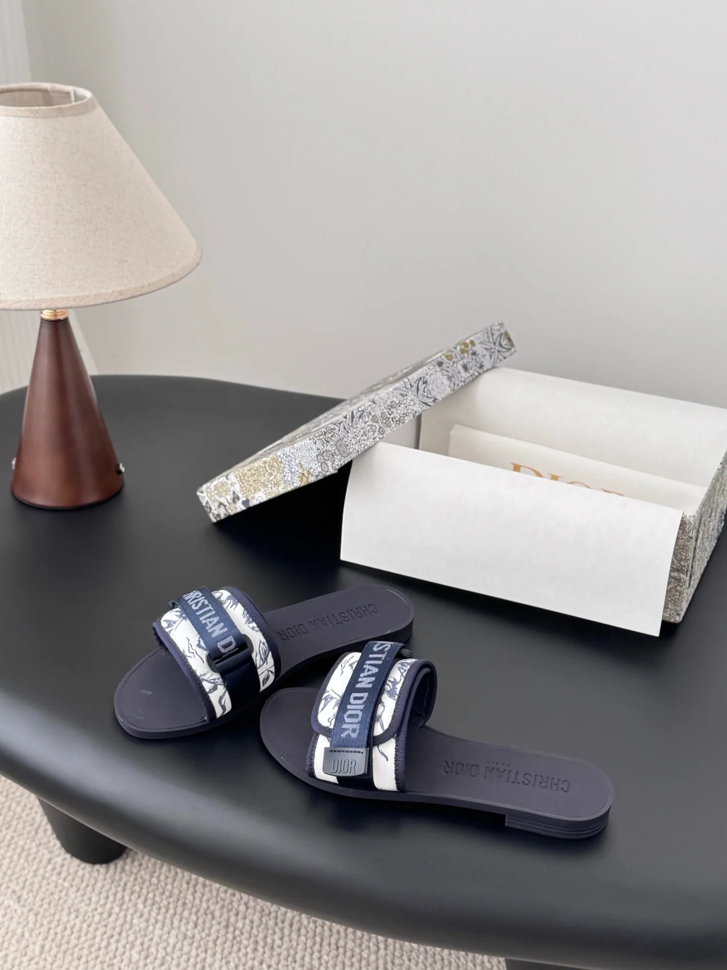 CD 25fw sandals