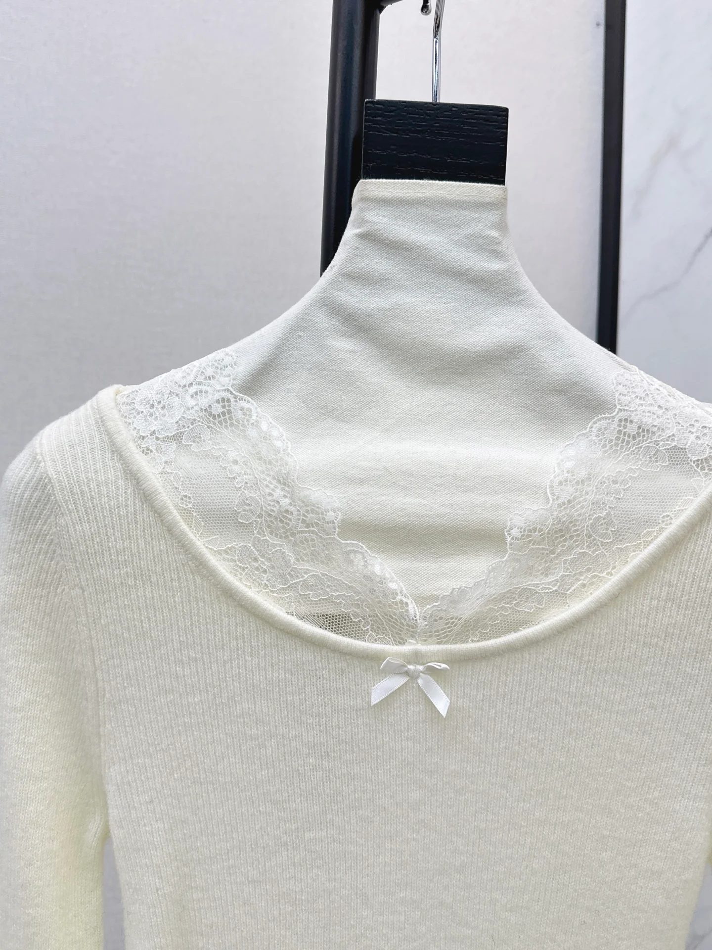 Miu 25fw lace base layer