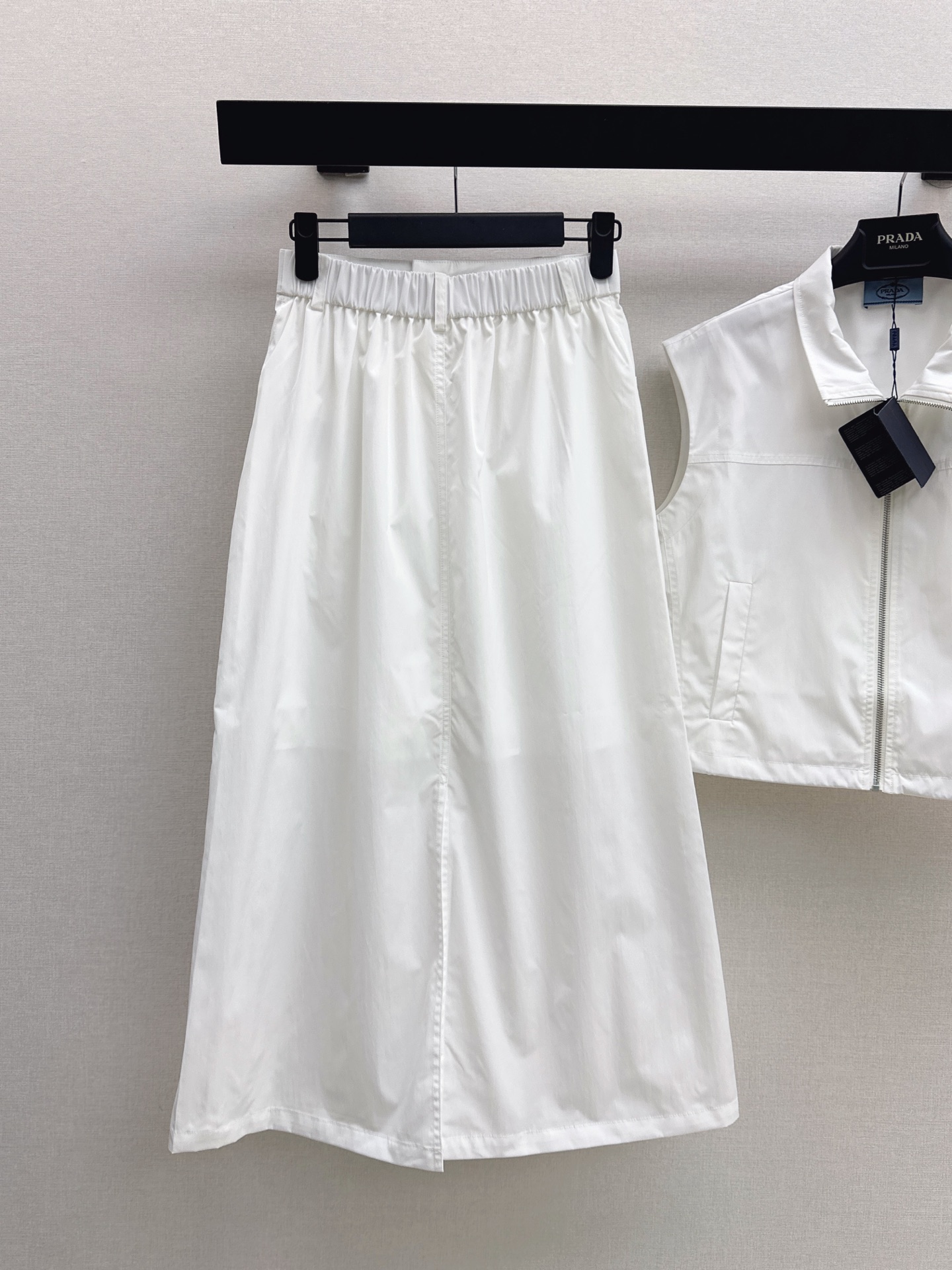 Pra 26ss cropped sleeveless top skirt set