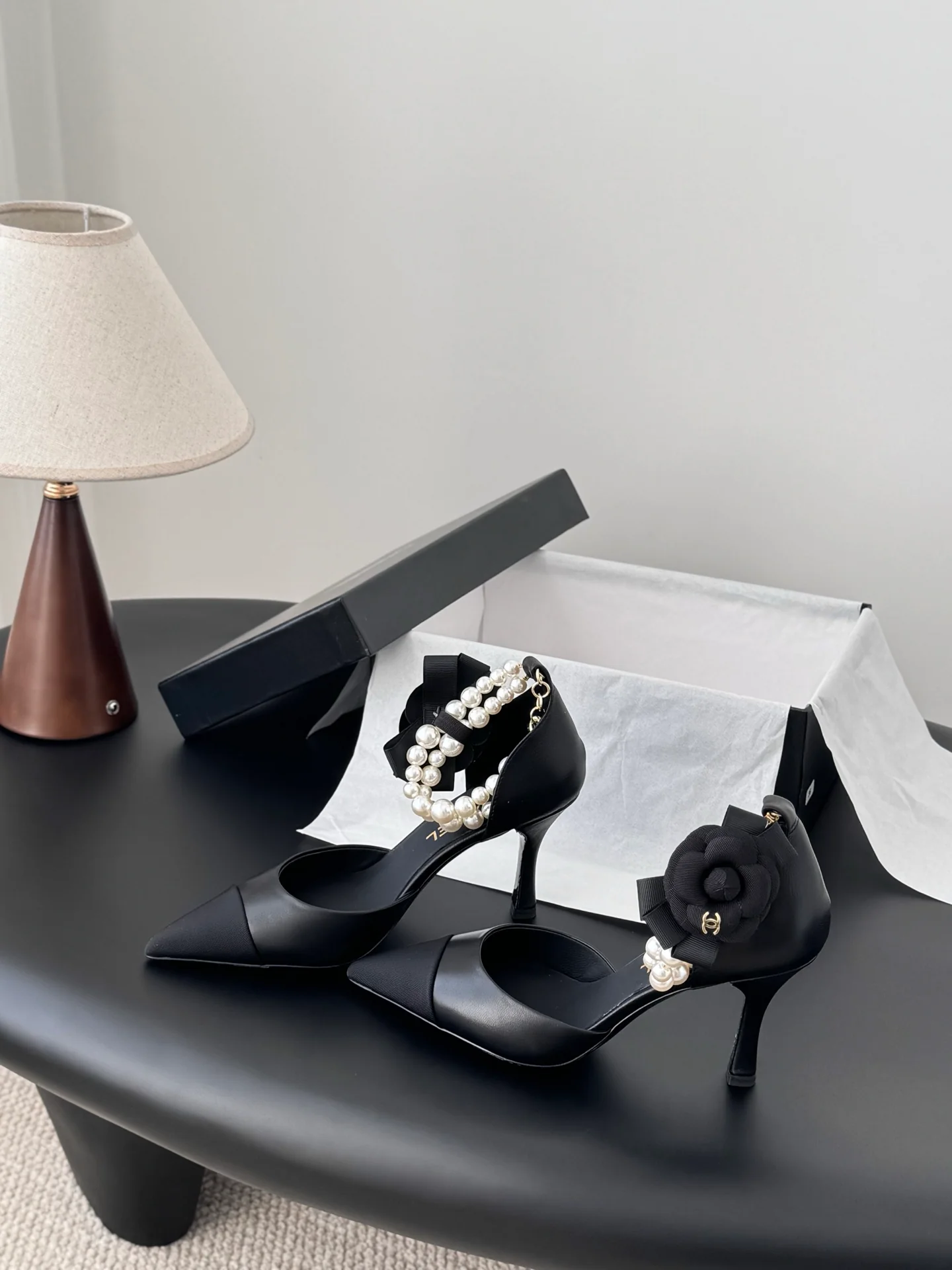 Chan 25fw pearl chain stilettos pumps