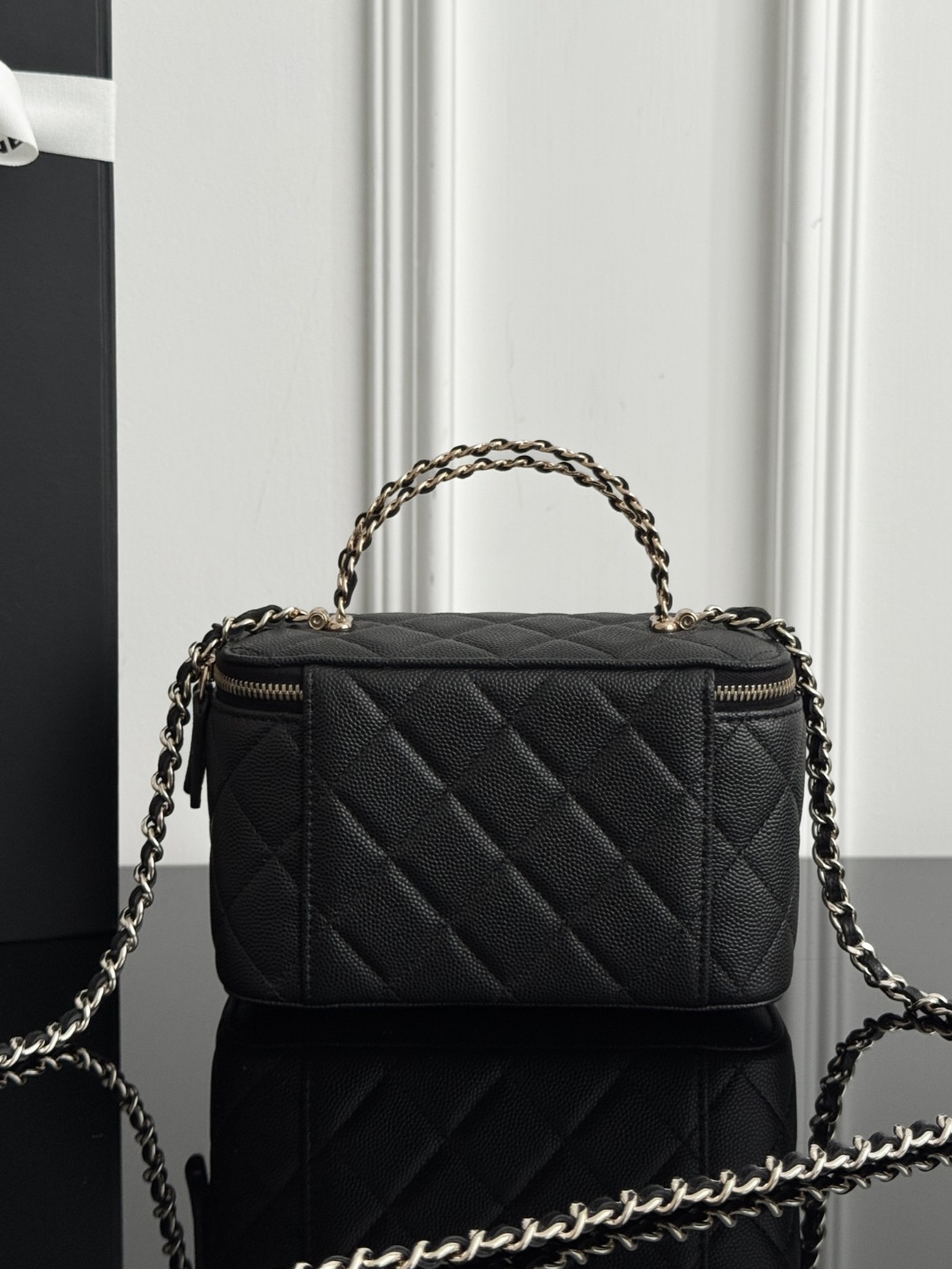 Chan 26S clutch bag with chain